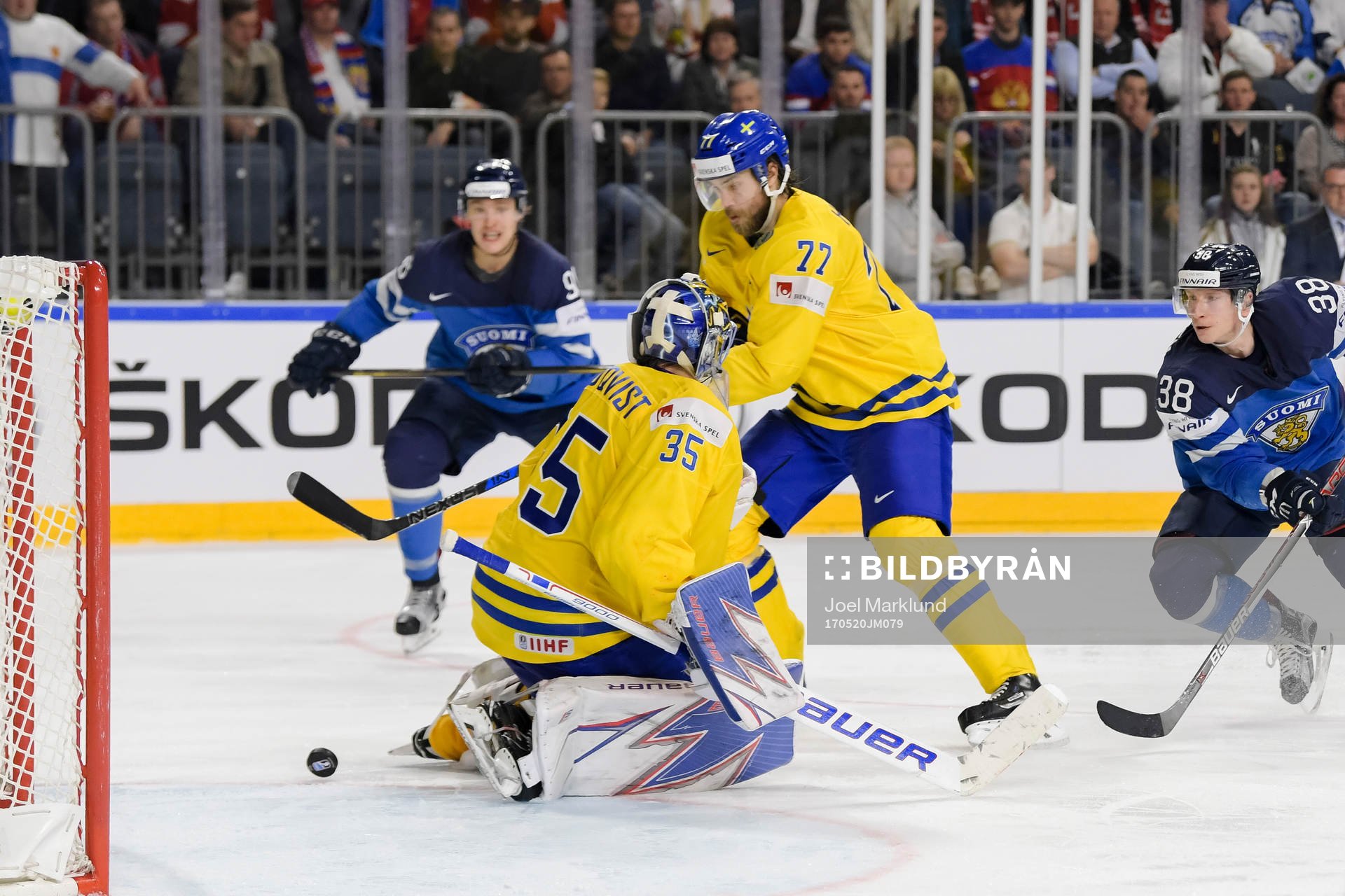 Sveriges målvakt Henrik Lundqvist och Victor Hedman
