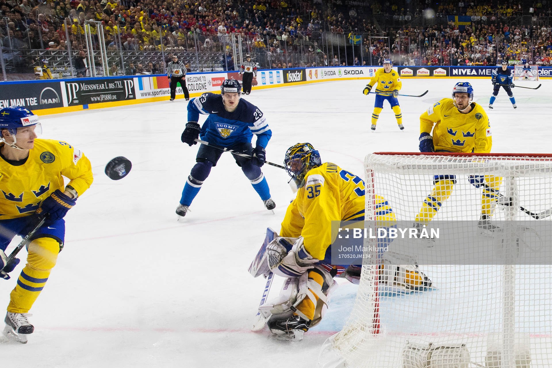 Sveriges John Klingberg, målvakt Henrik Lundqvist och