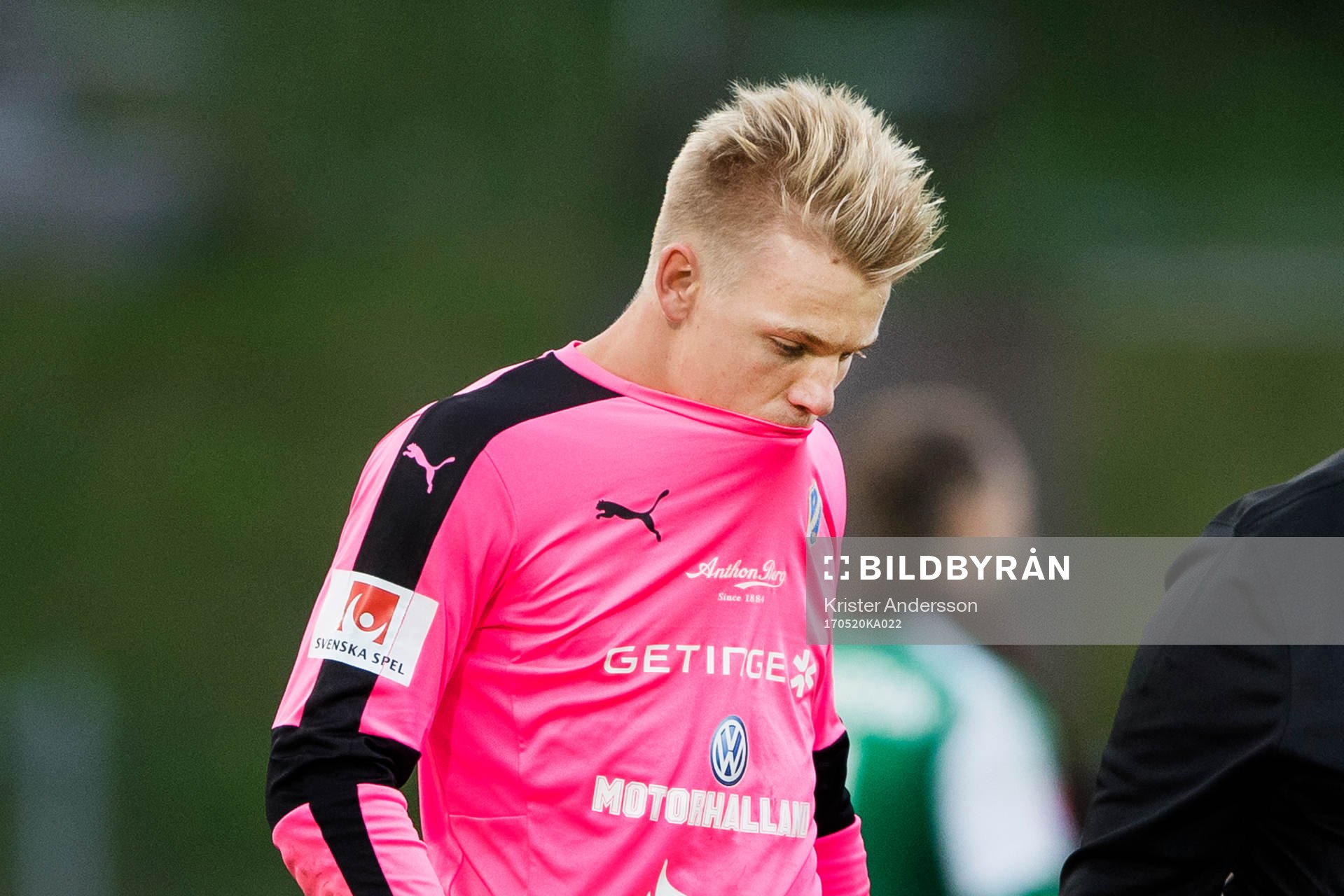 Halmstads målvakt Isak Pettersson deppar
