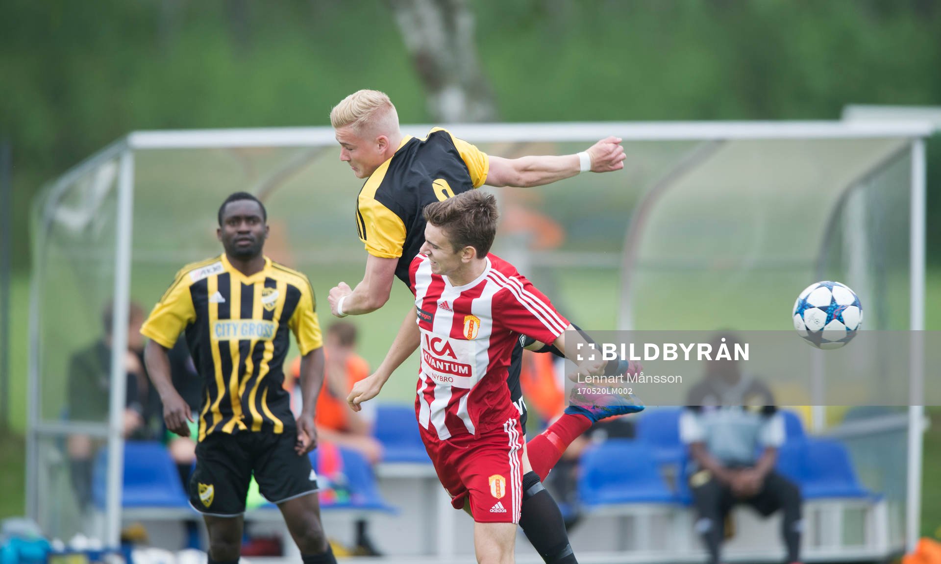 IFK Hässleholms Linus Svensson i matchen i division 2