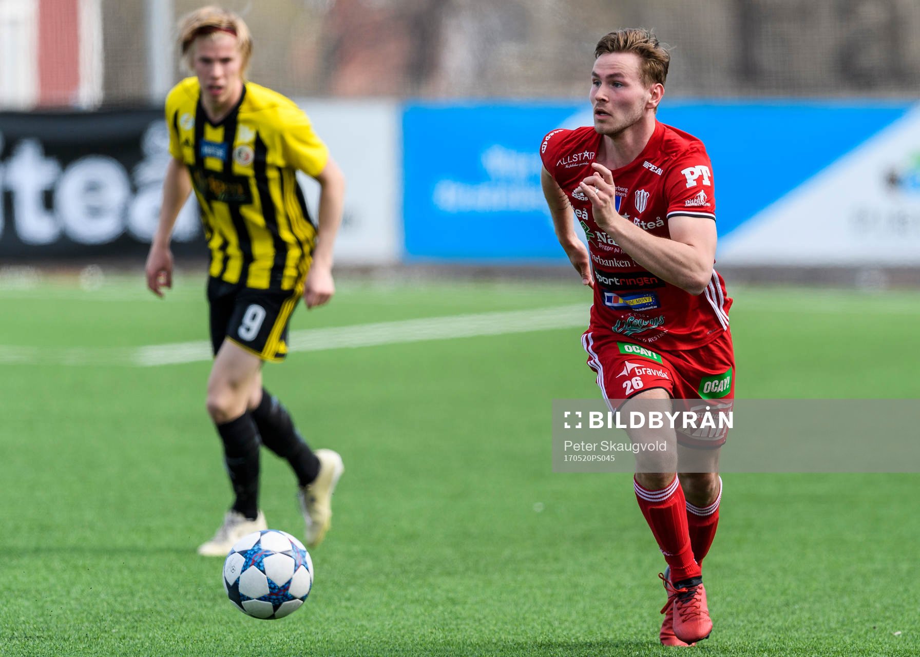 Piteås Anton Rosengren jagar bollen