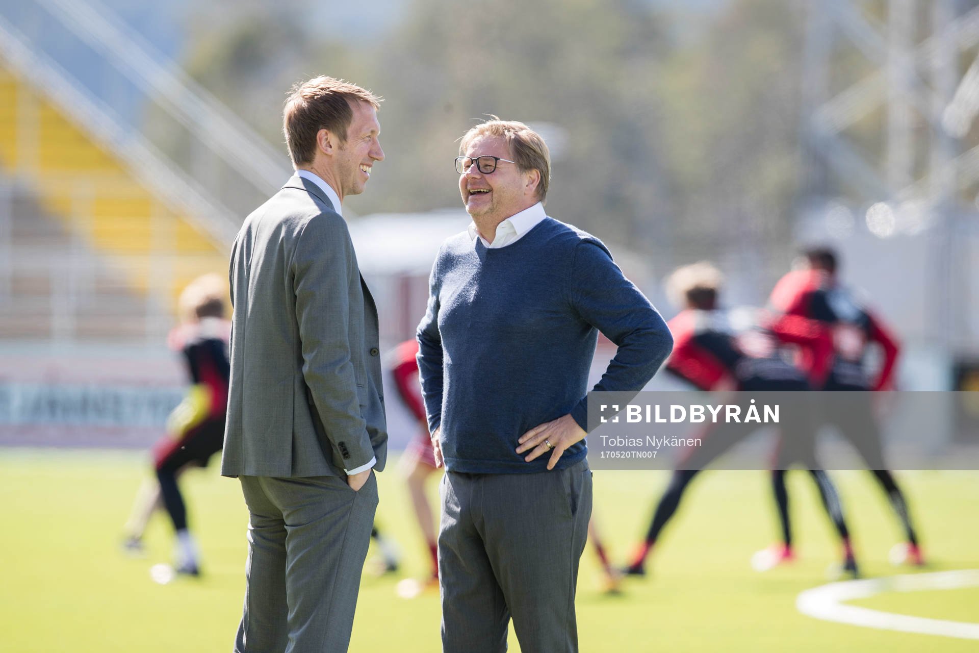 Östersunds tränare Graham Potter samtalar med Kalmars
