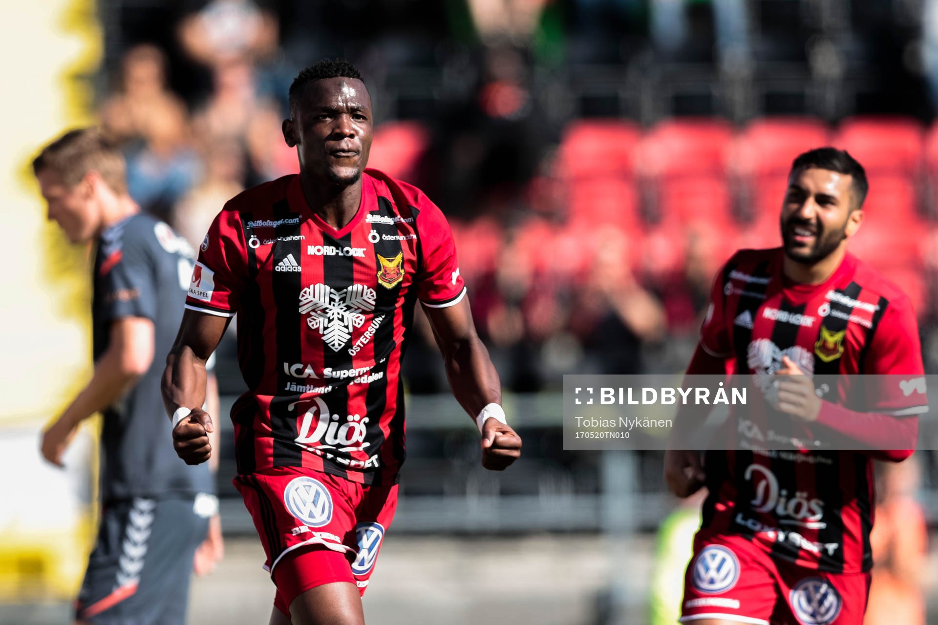 Östersunds Salisu Abdullahi Gero jublar efter 1-0 under fotbollsmatchen i Allsvenskan mellan Östersund och Kalmar den 20 maj 2017 i Östersund.