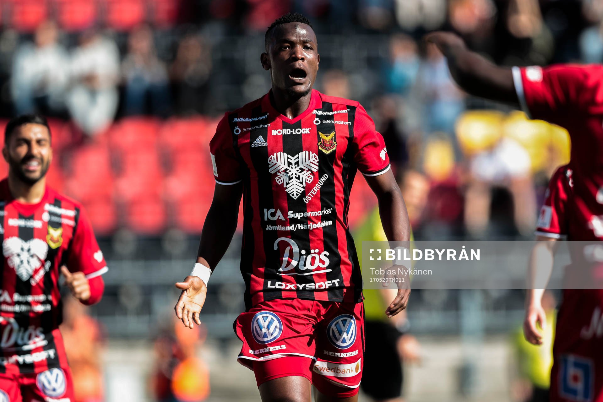 Östersunds Salisu Abdullahi Gero jublar efter 1-0 under fotbollsmatchen i Allsvenskan mellan Östersund och Kalmar den 20 maj 2017 i Östersund.