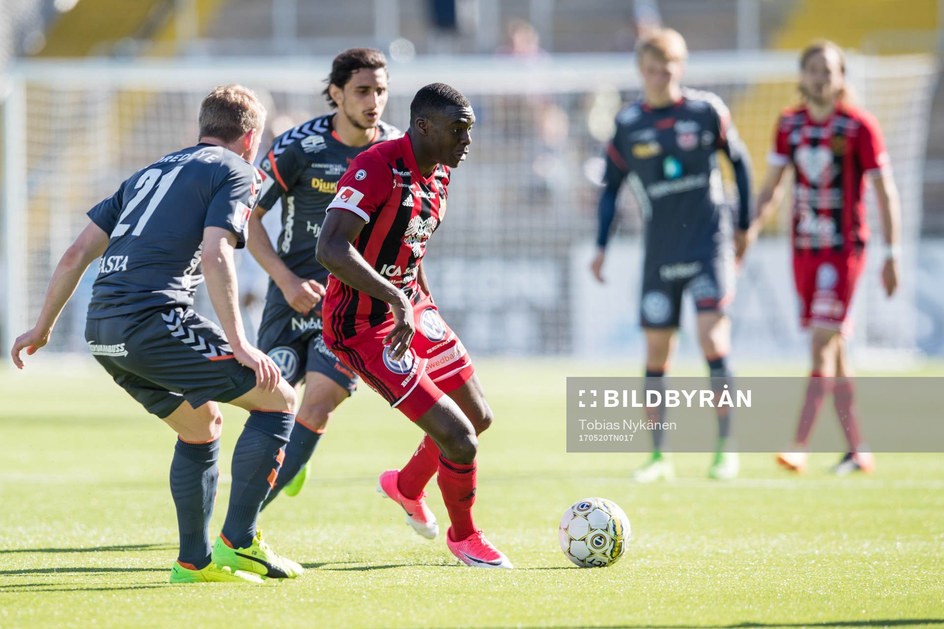 Östersunds Ken Sema mot Kalmars Anton Maikkula