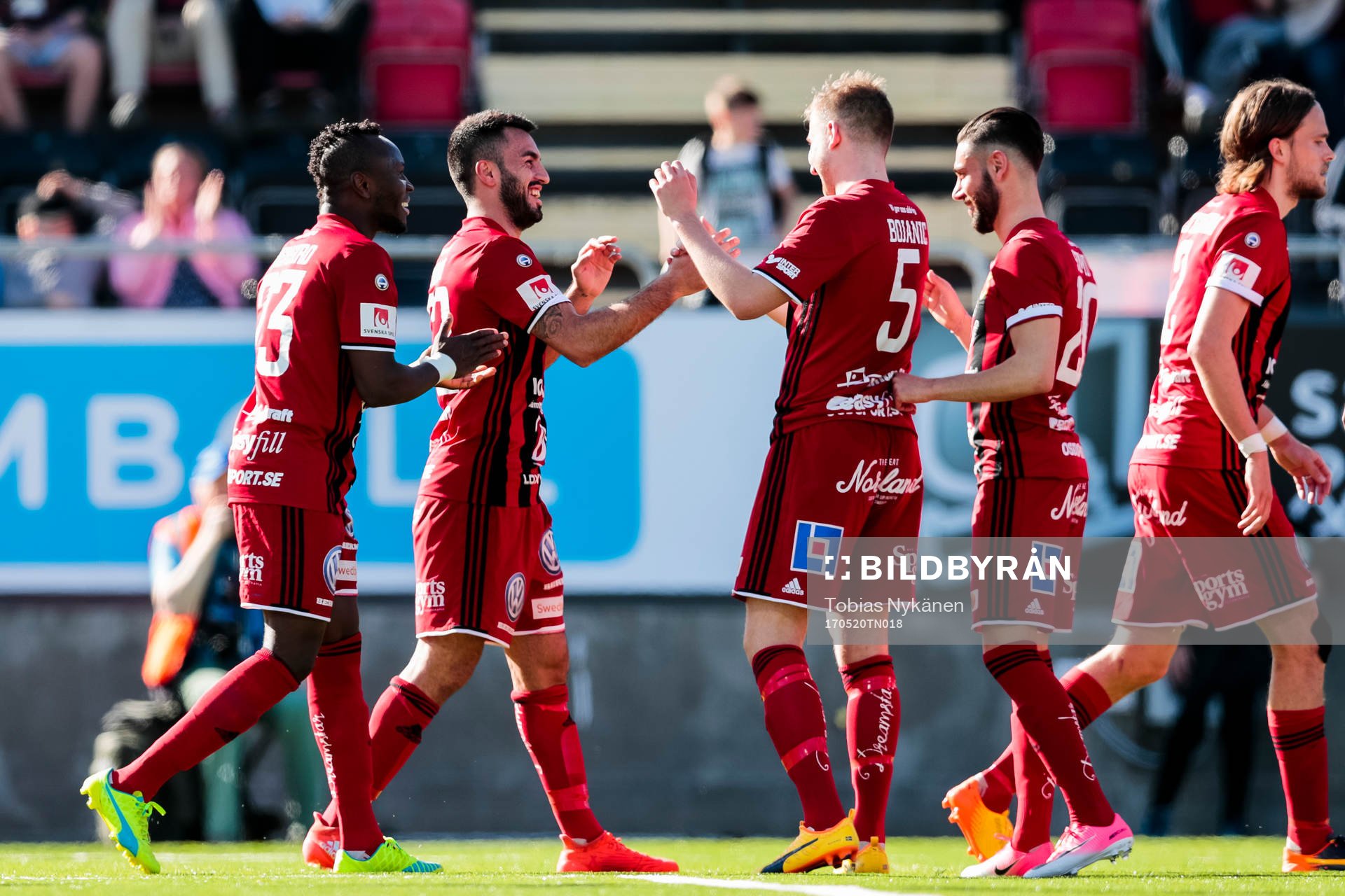 Östersunds Brwa Nouri jublar efter 2-0 på straff under fotbollsmatchen i Allsvenskan mellan Östersund och Kalmar den 20 maj 2017 i Östersund.