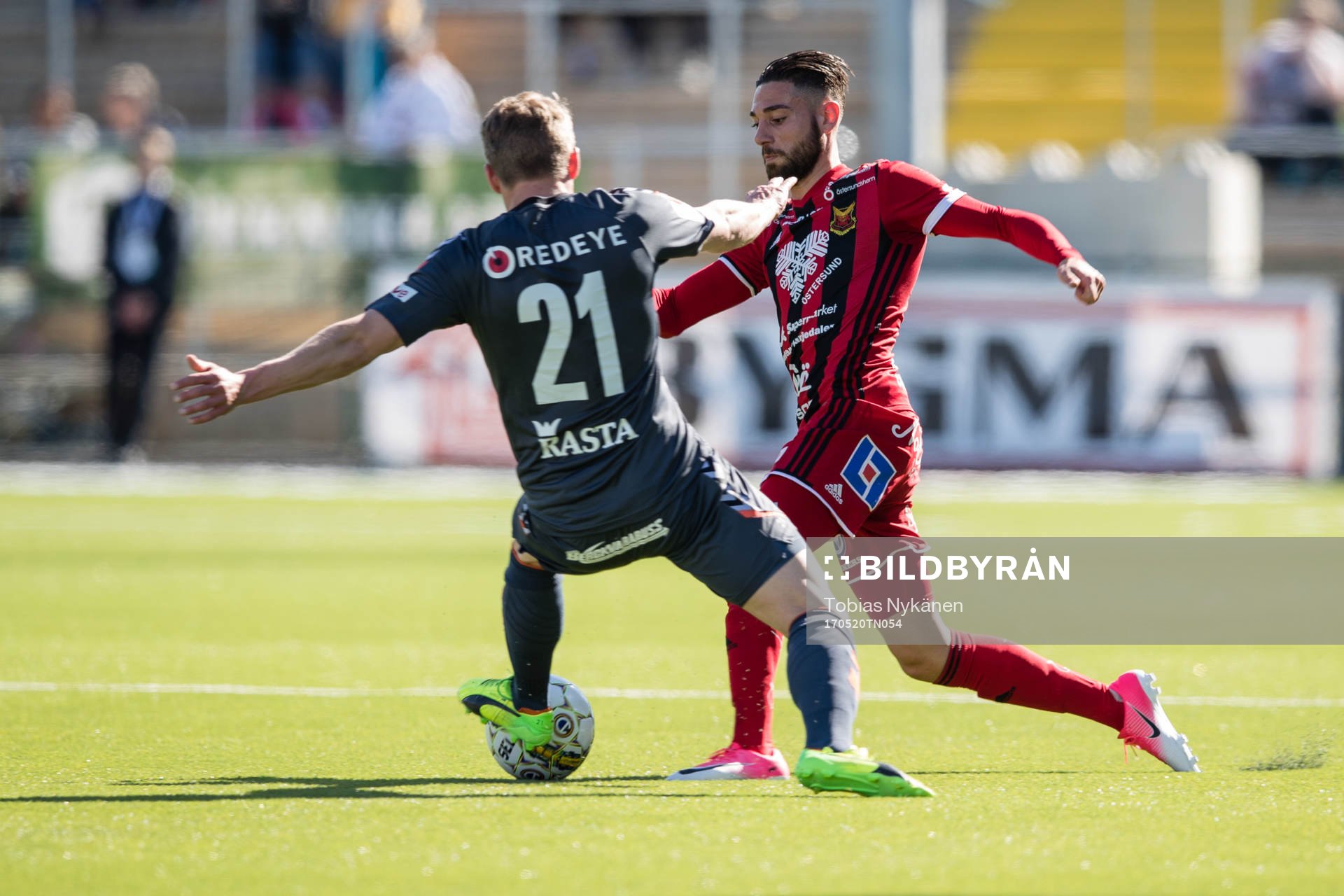 Östersunds Gabriel Somi mot Kalmars Anton Maikkula