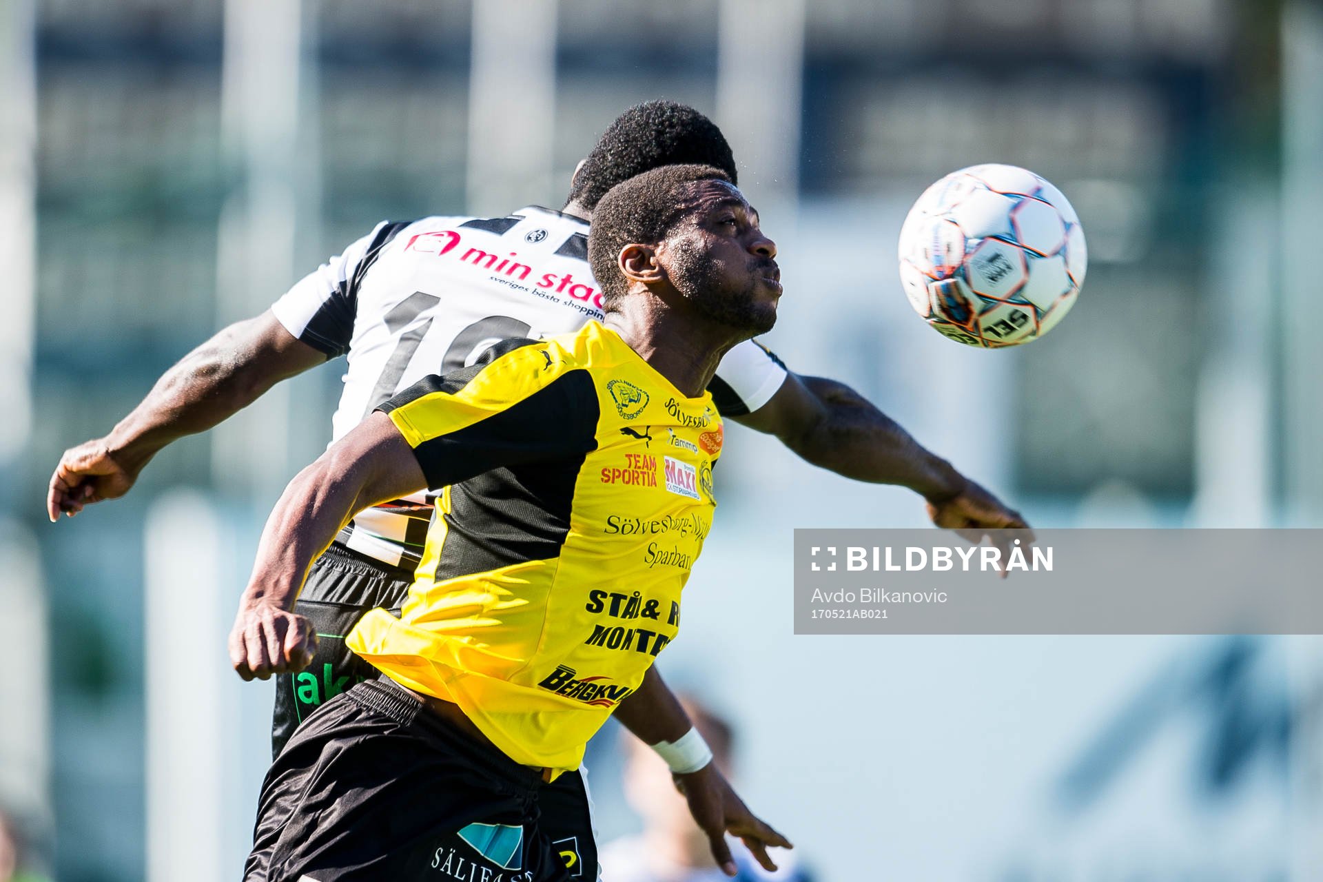 Landskronas Thierry Zahiu  i nickduell mot Mjällbys