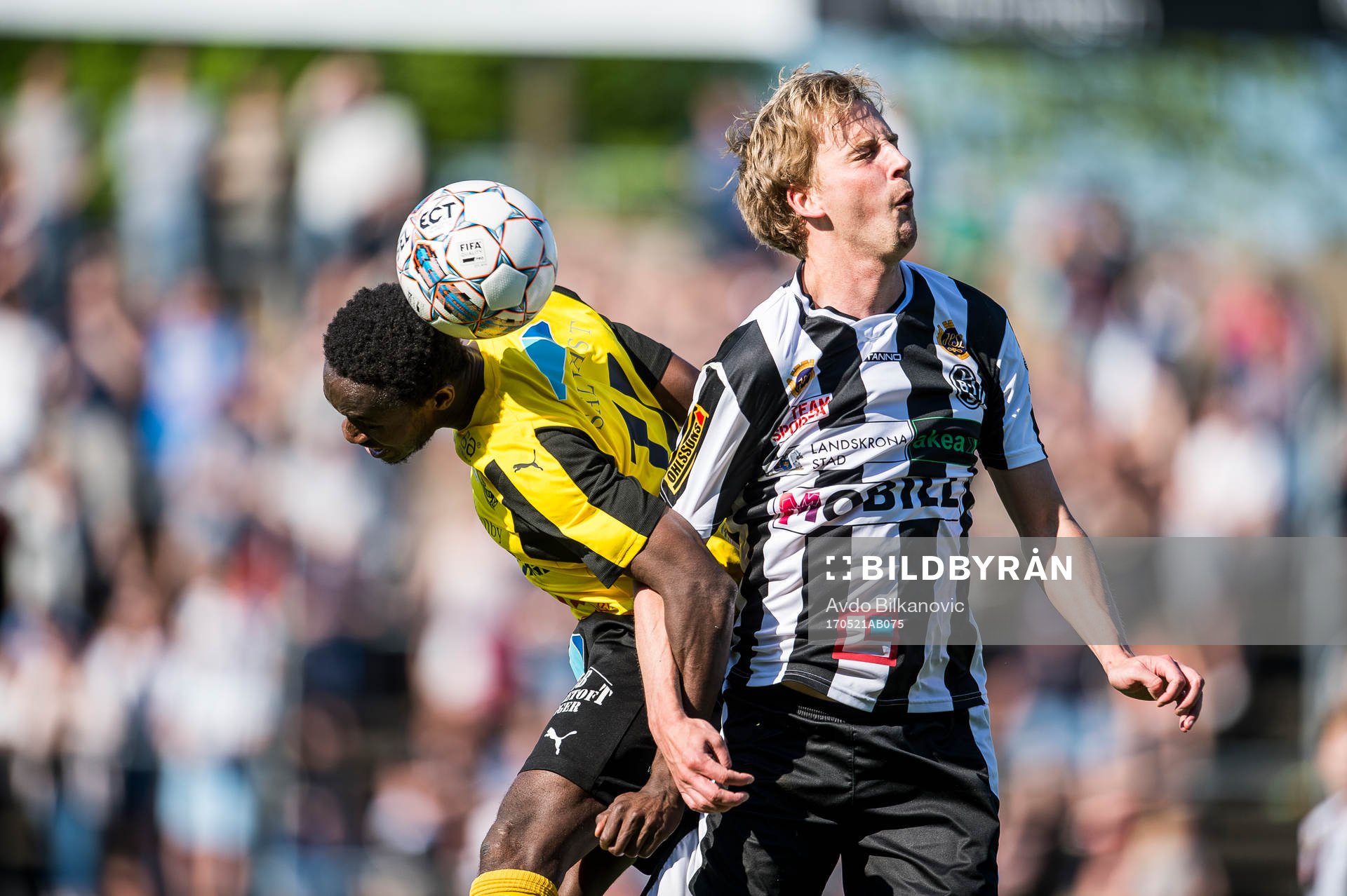 Landskronas Viktor Svensson i nickduell mot Mjällbys