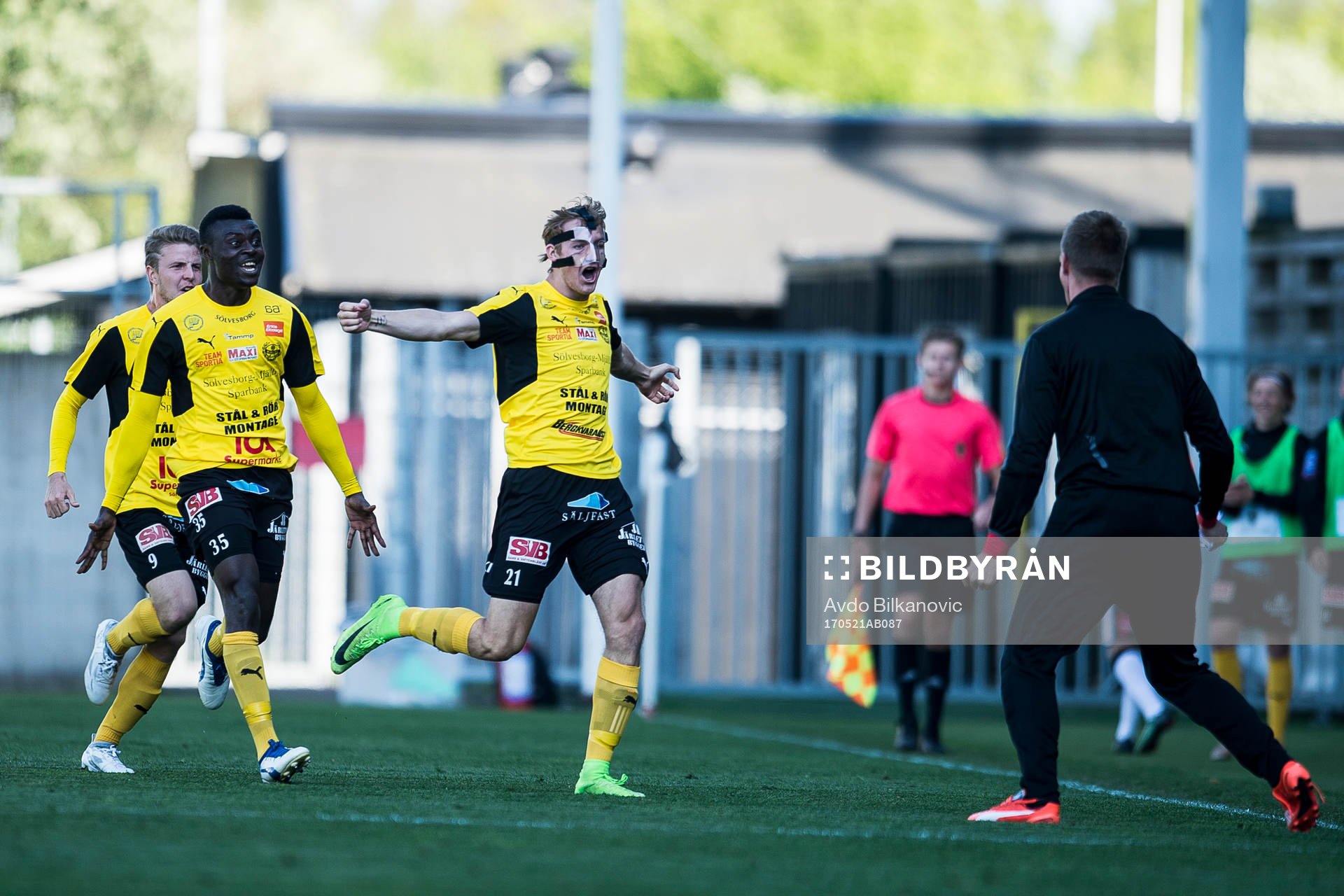 Mjällbys Axel Andersson jublar
