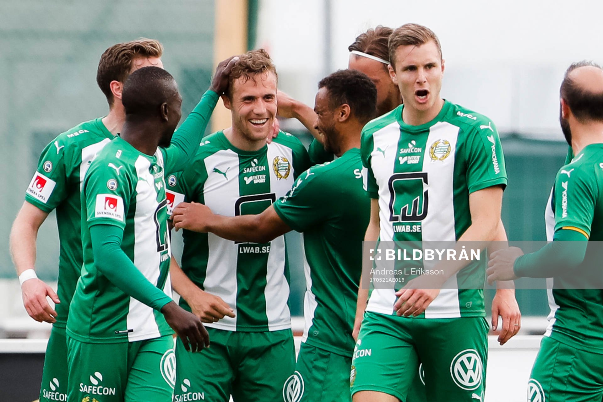 Hammarbys Fredrik Torsteinbö jublar med lagkamraterna