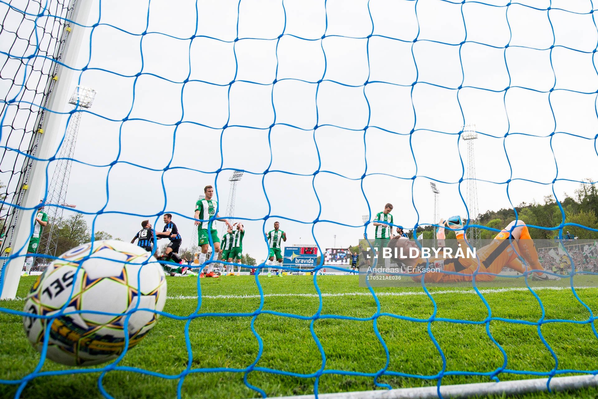 Hammarbys målvakt Ögmundur Kristinsson deppar
