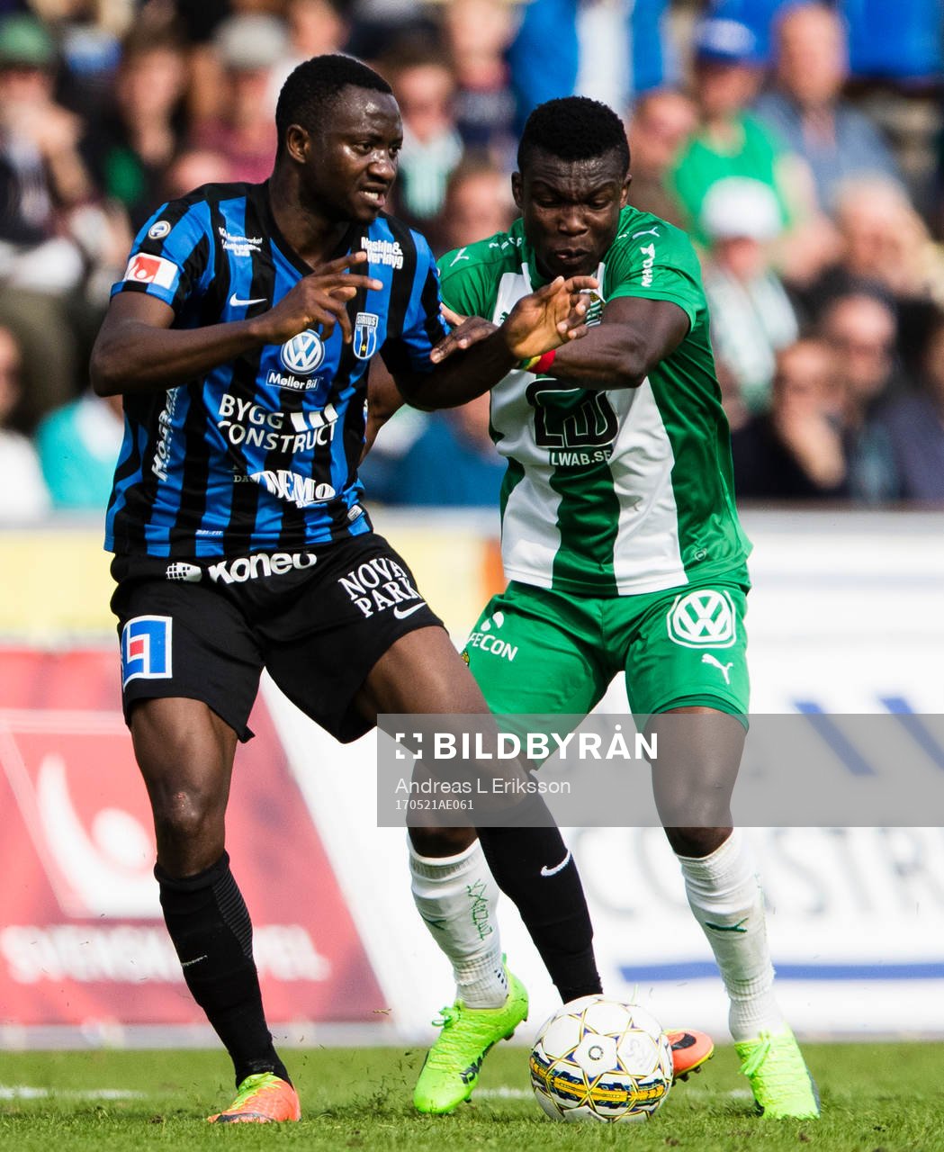 Sirius Moses Ogbu i kamp om bollen med Hammarbys Joseph