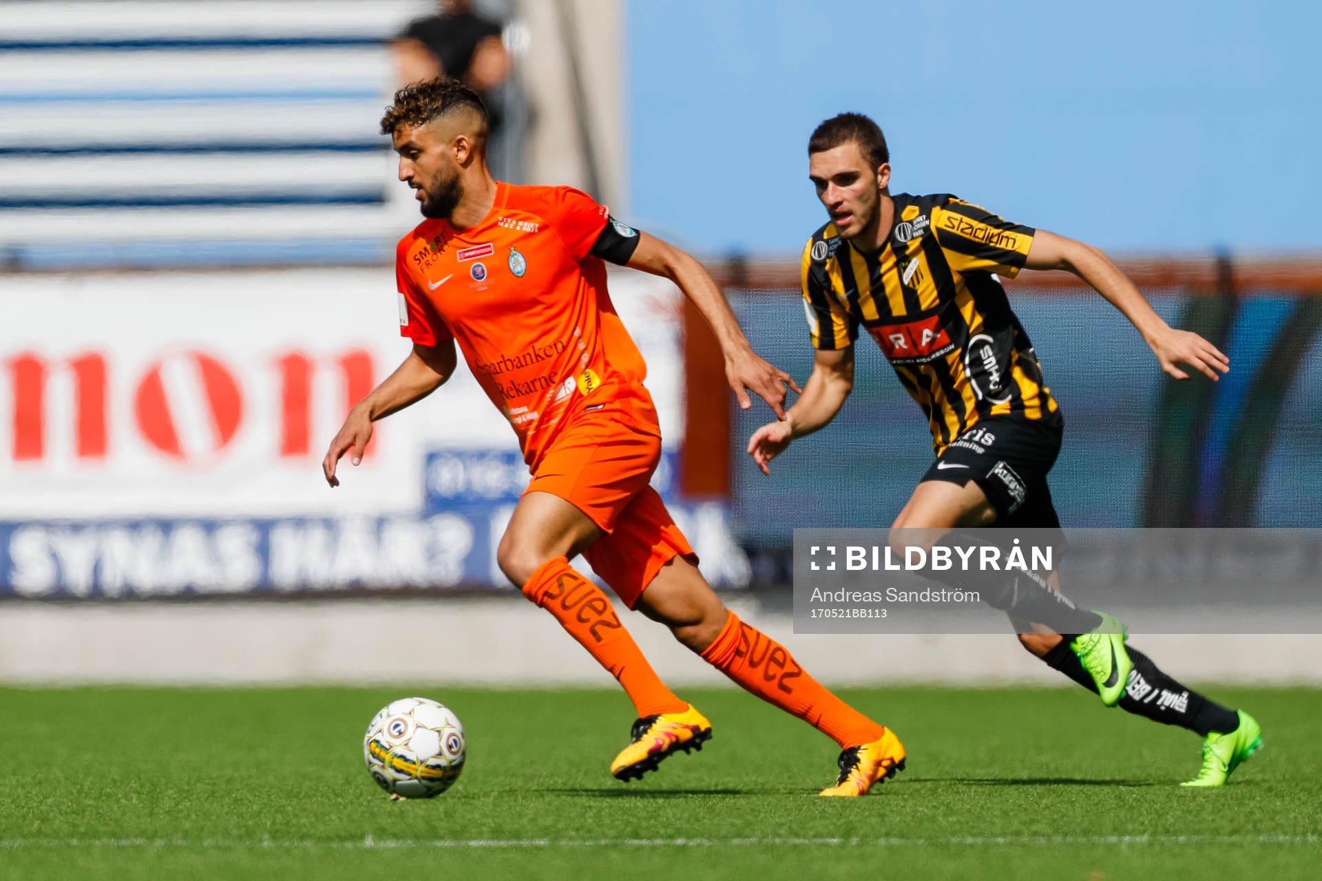 AFC Eskilstunas Omar Eddahri  och Häckens Egzon Binaku