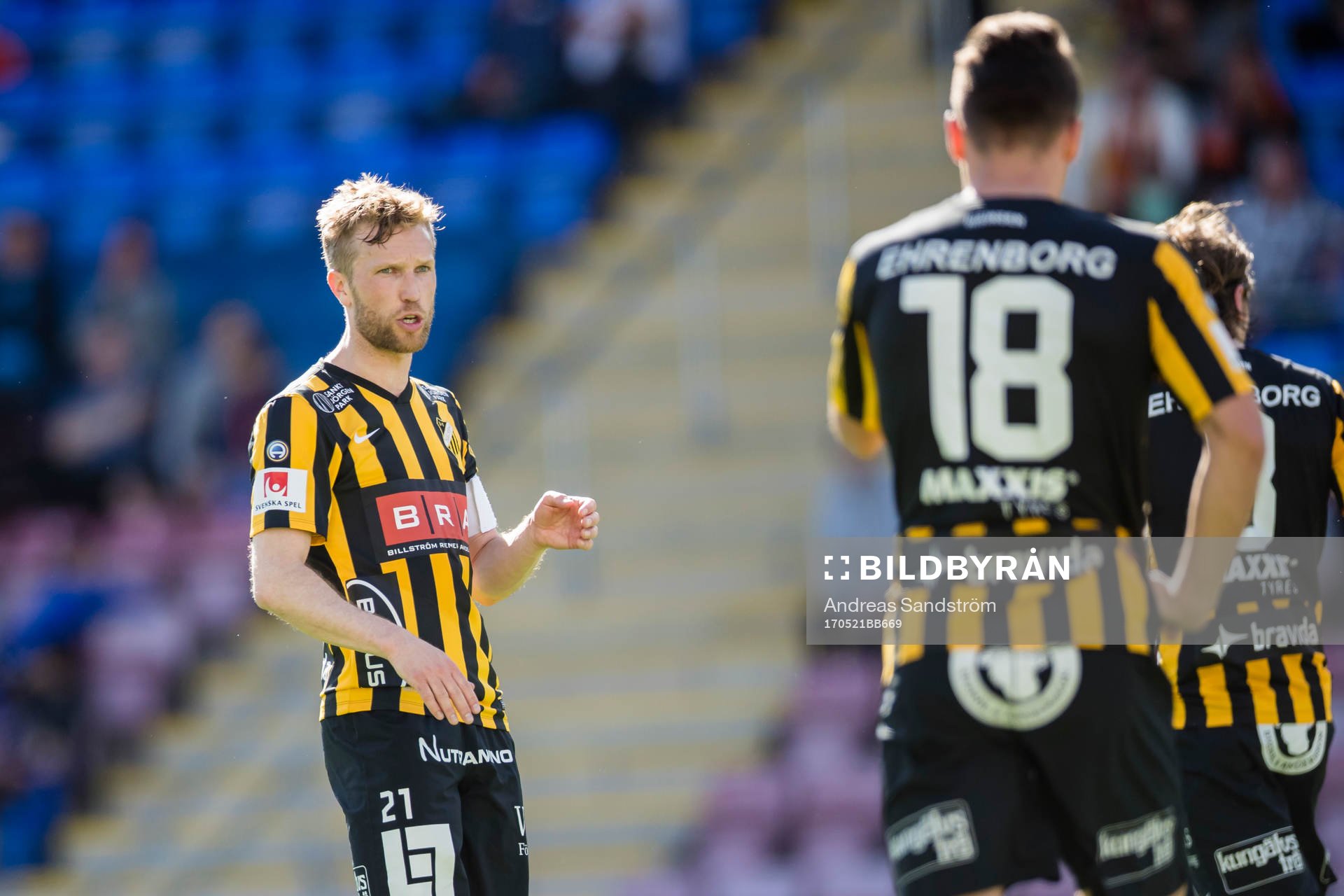 Häckens Rasmus Lindgren manar på lagkamrater under fotbollsmatchen i Allsvenskan mellan AFC Eskilstuna och Häcken den 21 Maj 2017 i Eskilstuna.