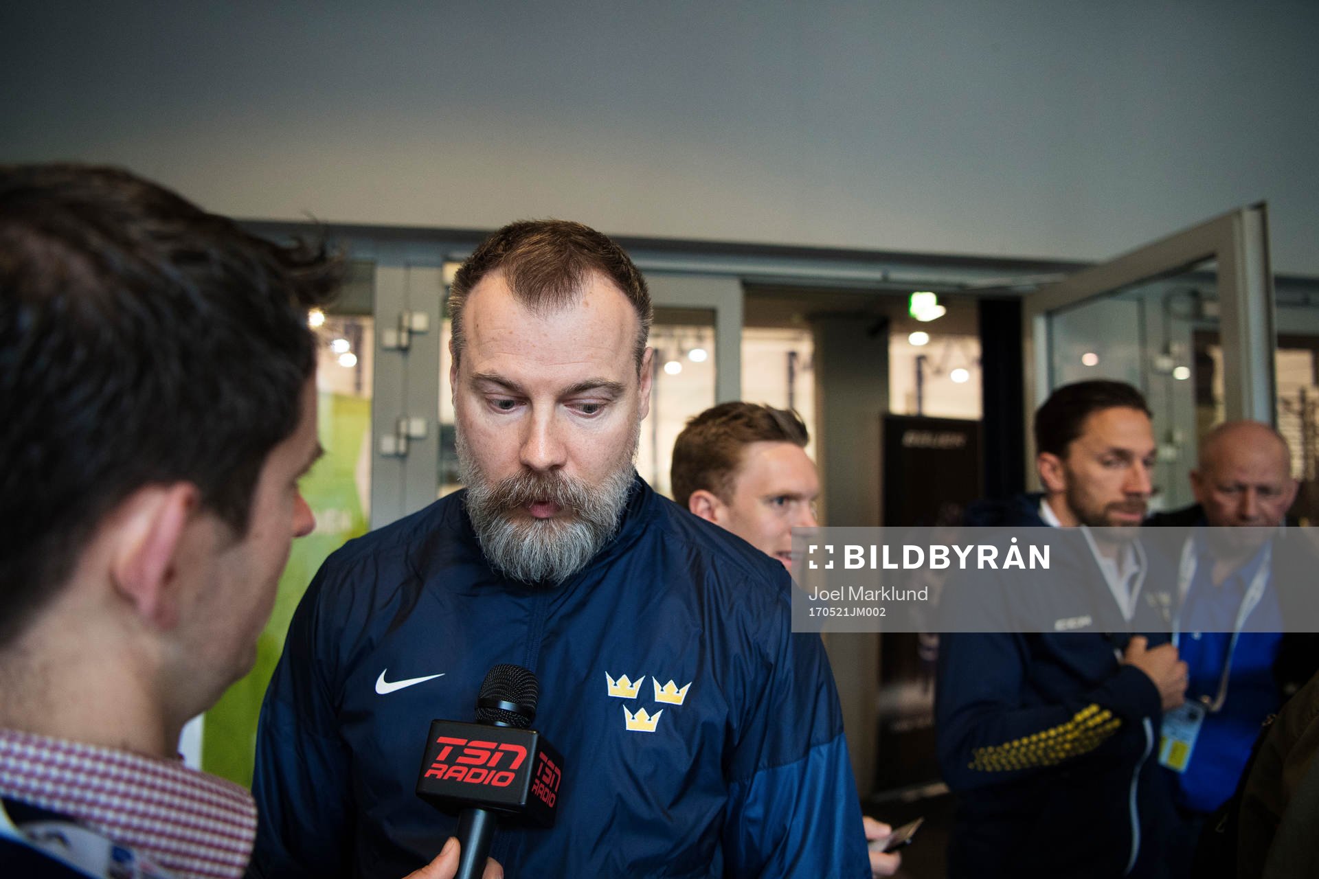 Förbundskapten Rikard Grönborg och Joel Lundqvist på