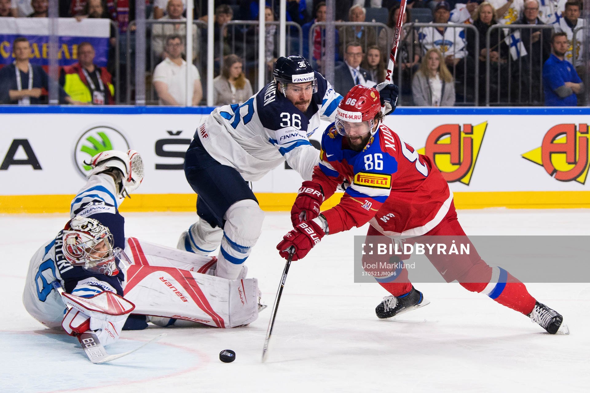 Finlands målvakt Harri Säteri och Joonas Järvinen kan