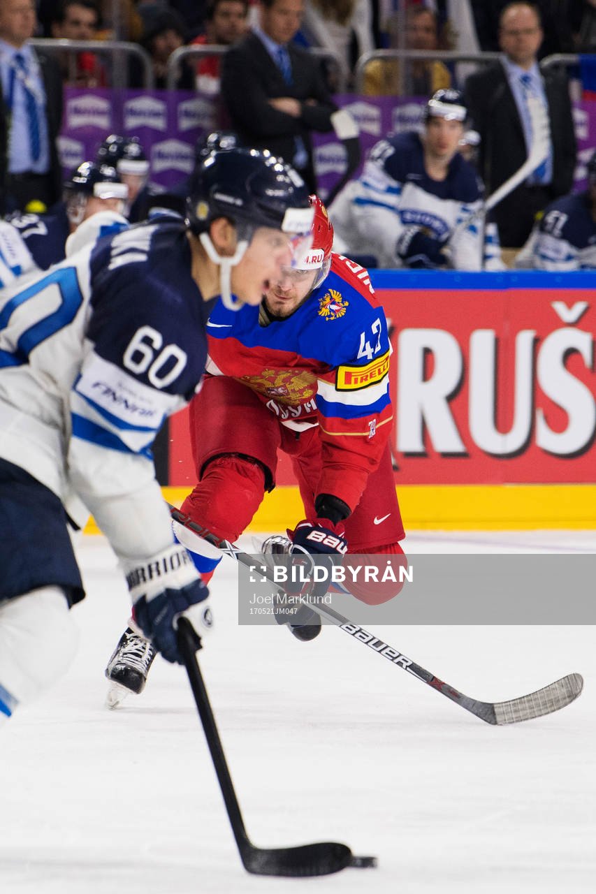 Finlands Julius Honka och Rysslands Valeri Nichushkin