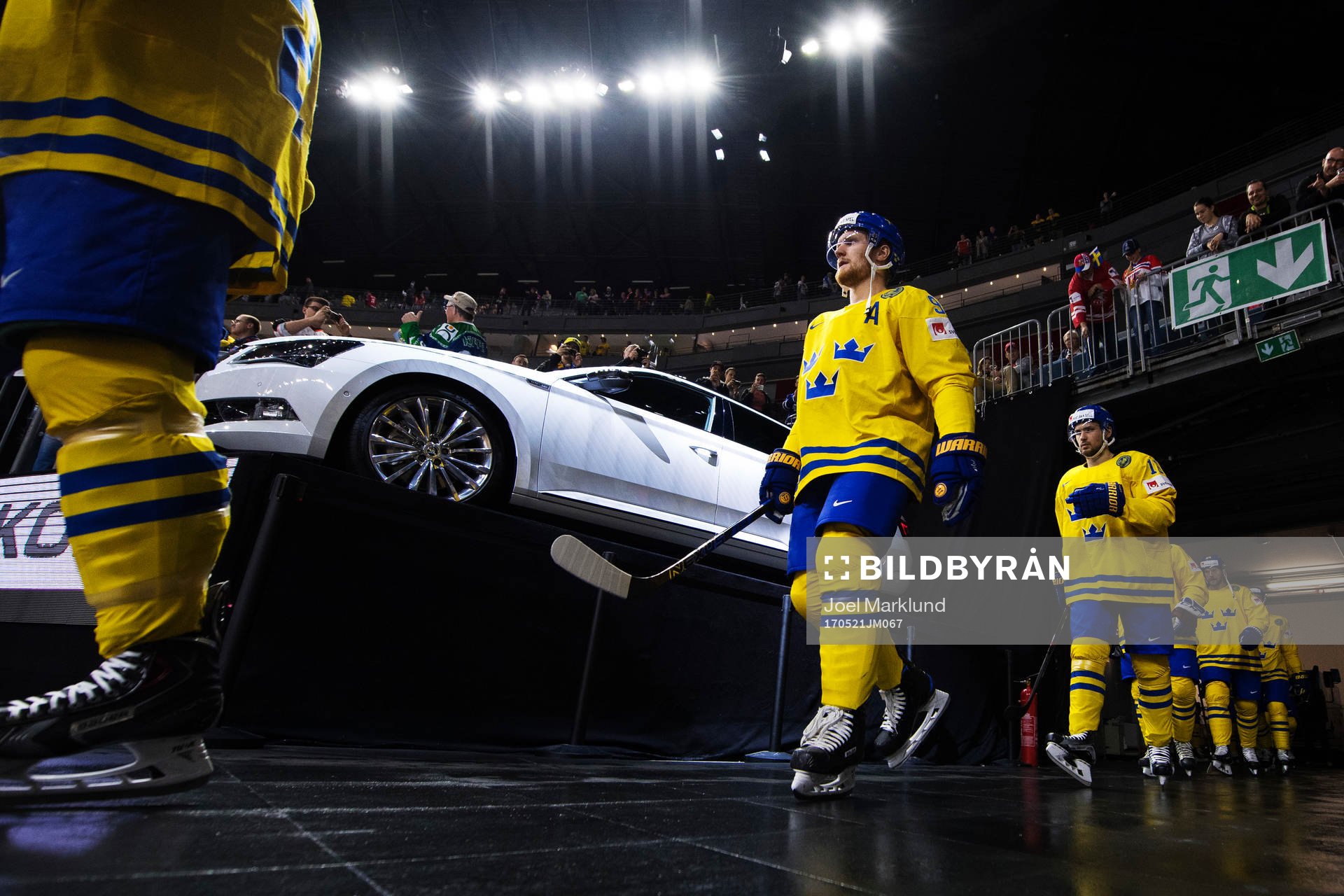 Sveriges Gabriel Landeskog på väg ut till uppvärmningen