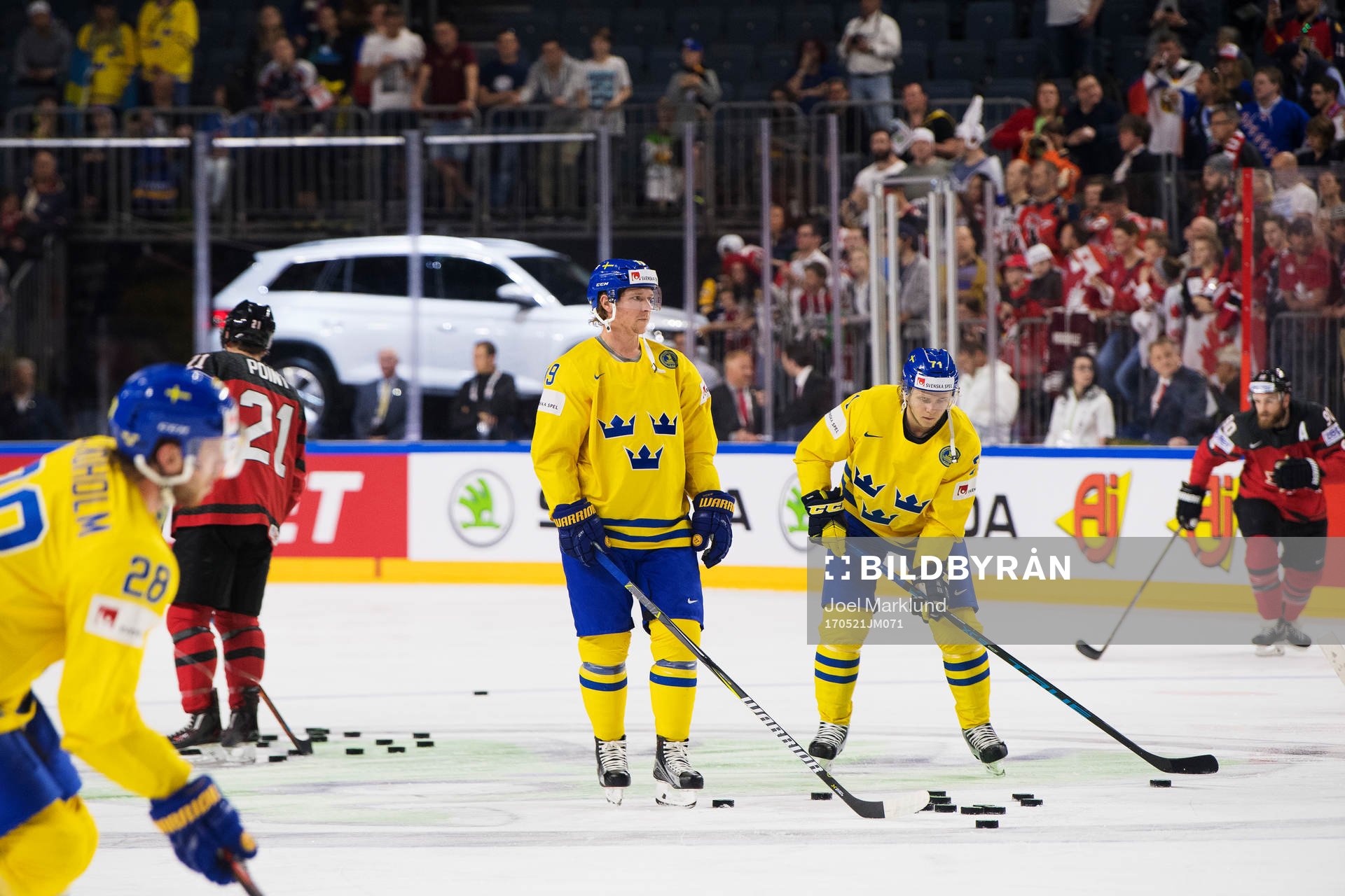 Sveriges Nicklas Bäckström och William Karlsson på