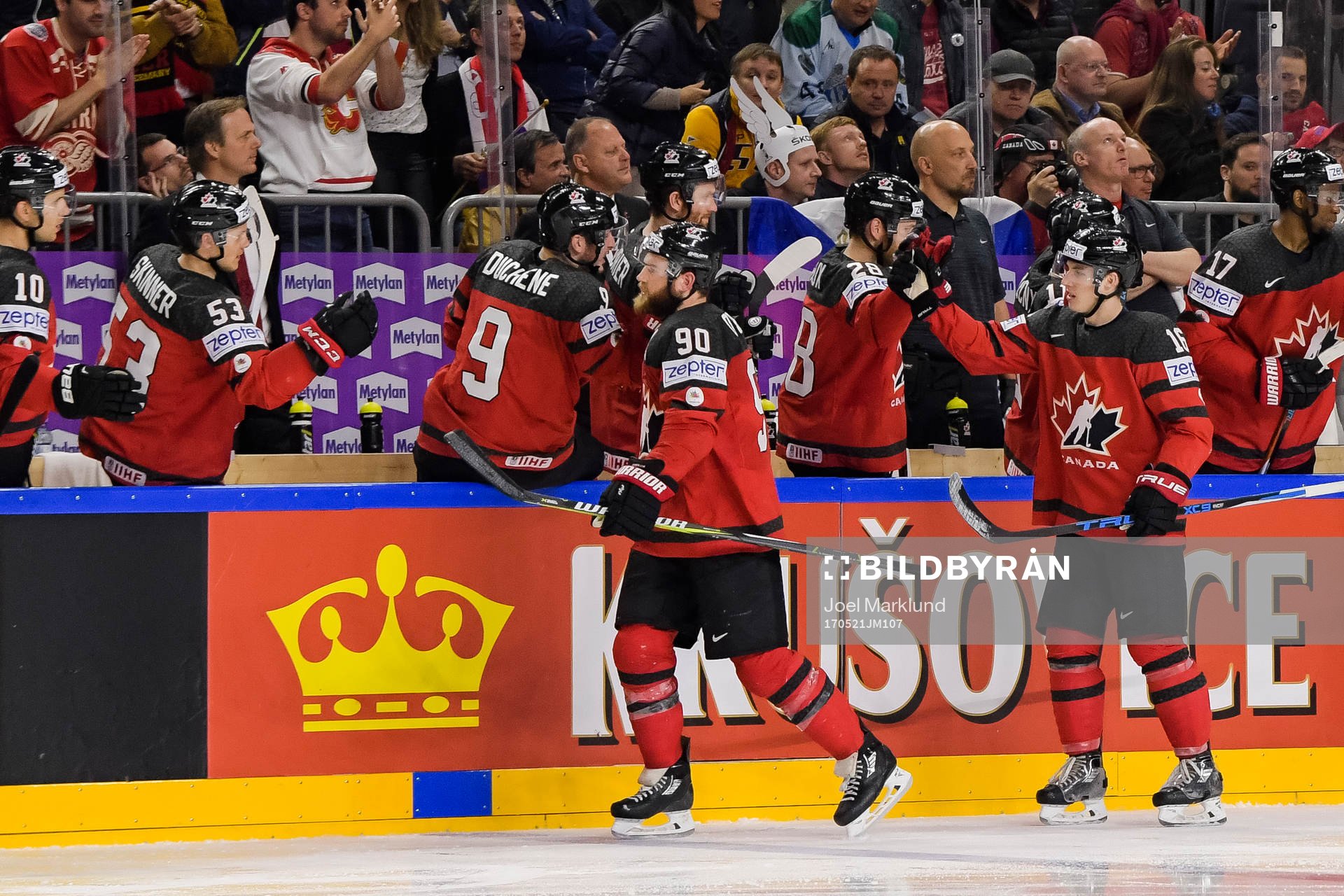 Kanadas Ryan O’Reilly och Mitch Marner jublar
