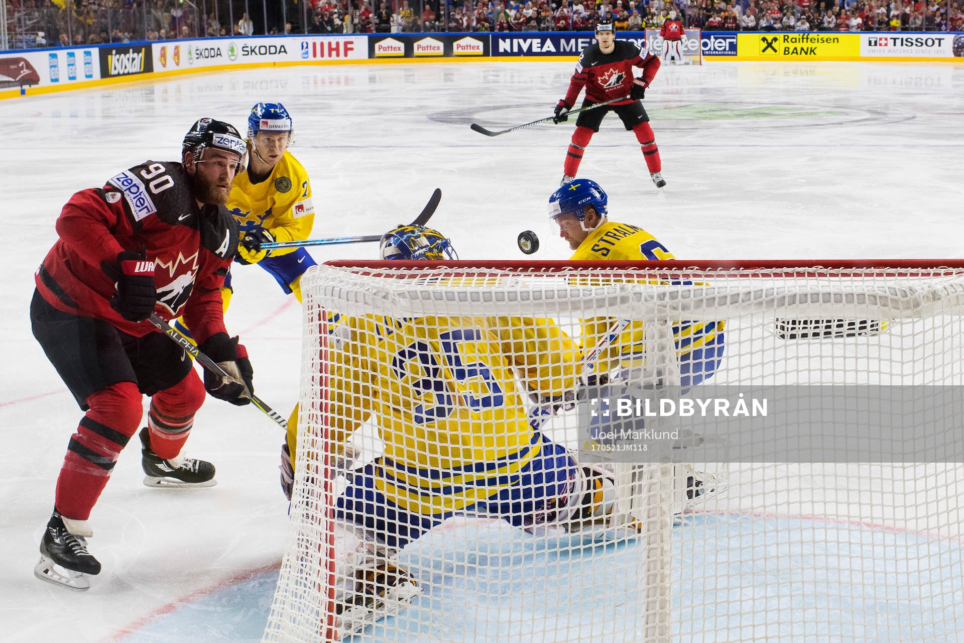 Kanadas Ryan O’Reilly skjuter in 1-1 bakom Sveriges