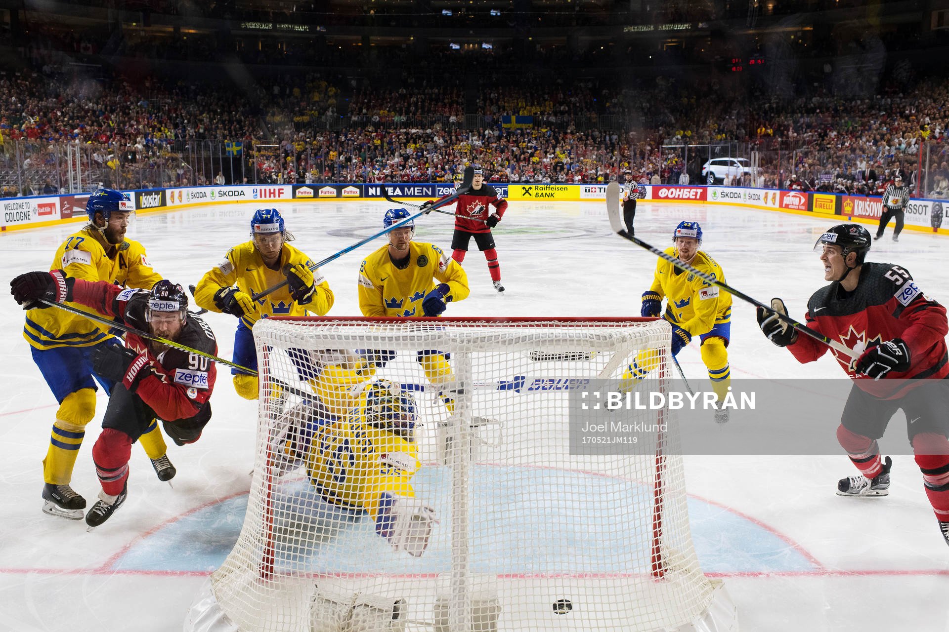 Kanadas Ryan O’Reilly och Mark Scheifele jublar när