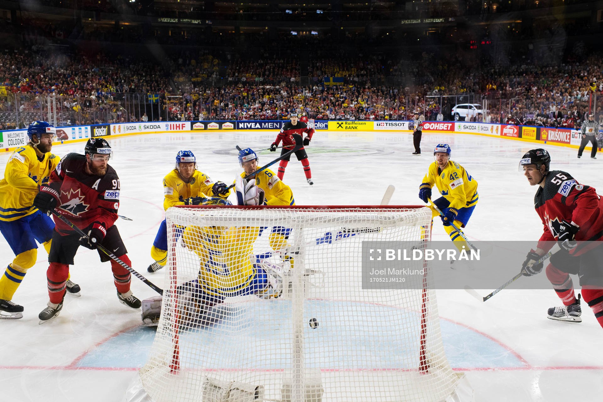 Kanadas Ryan O’Reilly skjuter in 1-1 bakom Sveriges
