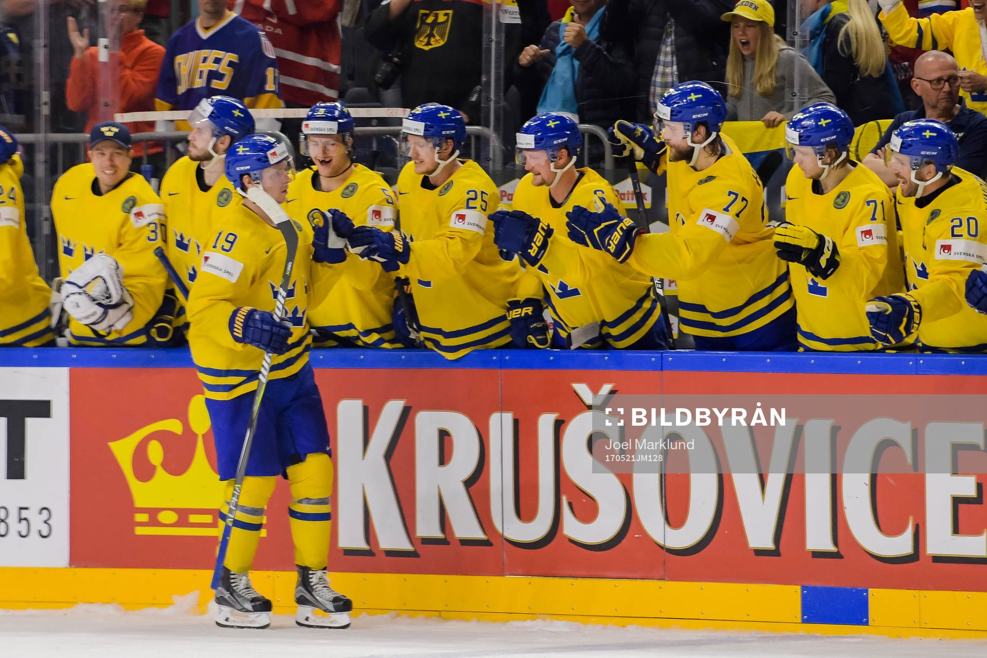Sveriges Nicklas Bäckström jublar