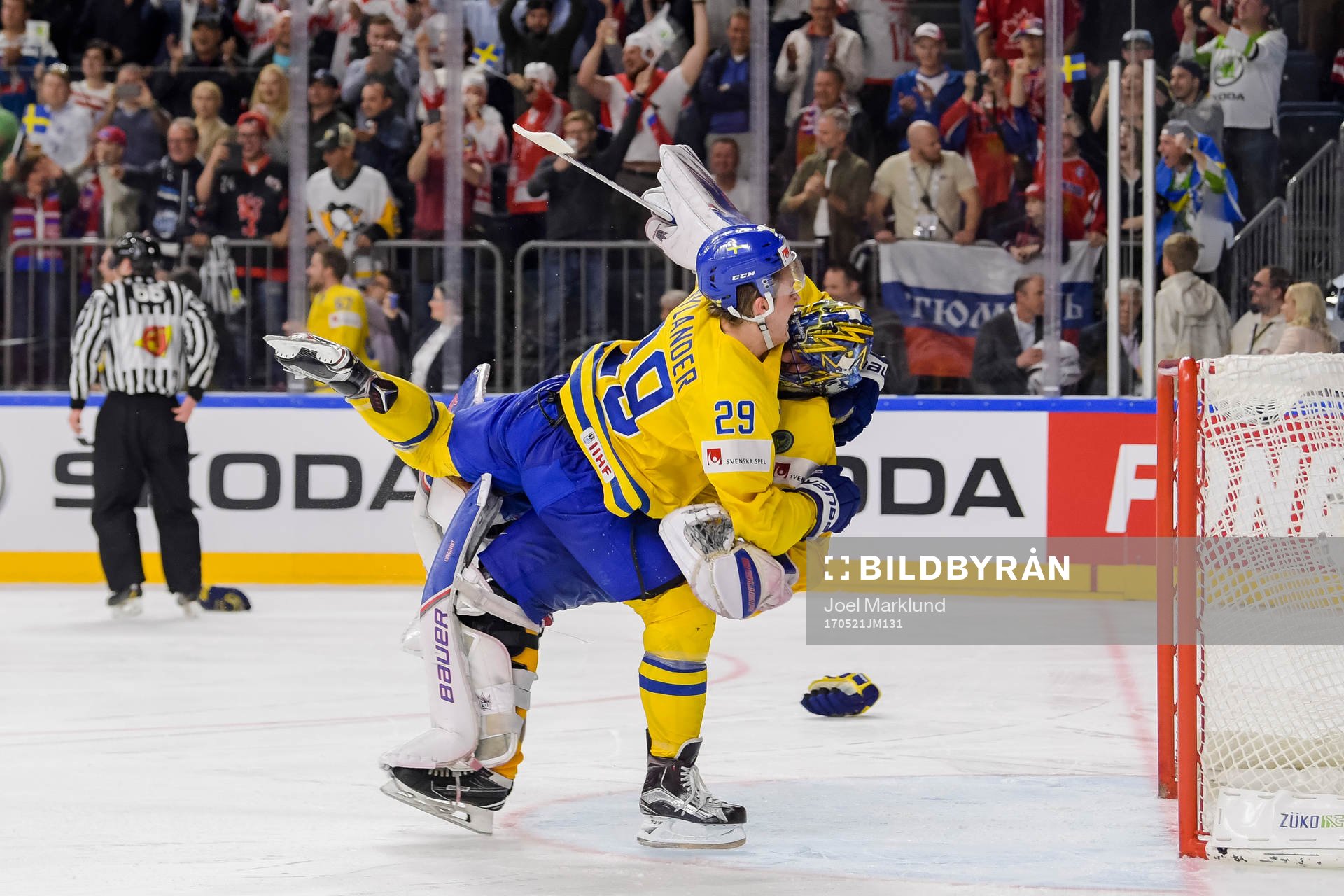 Sveriges William Nylander och målvakt Henrik Lundqvist