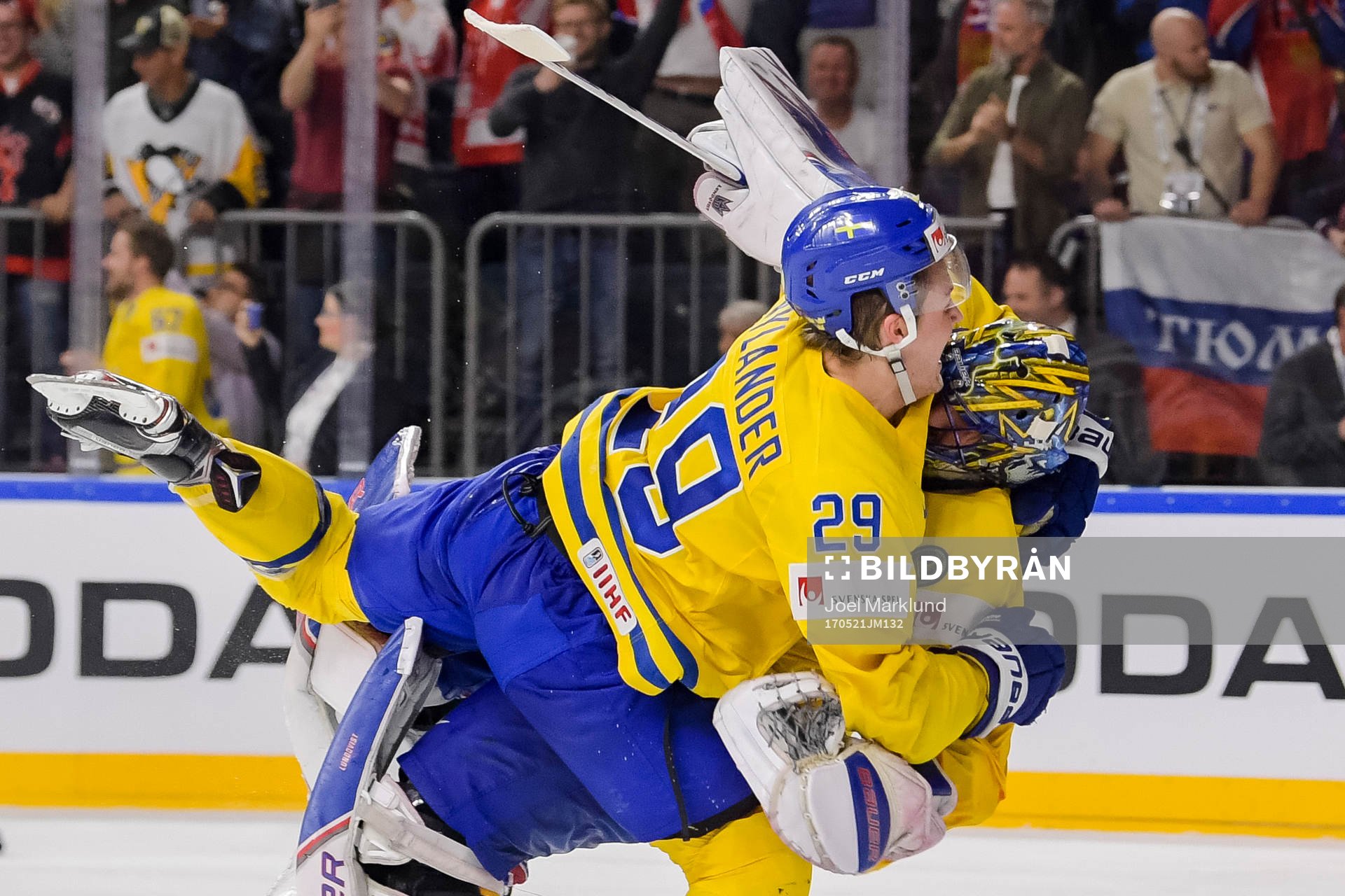 Sveriges William Nylander och målvakt Henrik Lundqvist