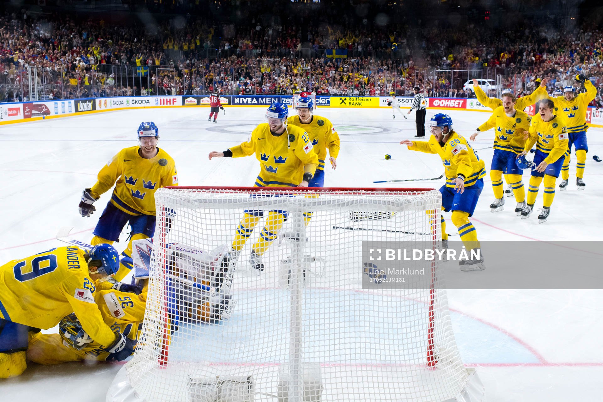 Sveriges spelare jublar
