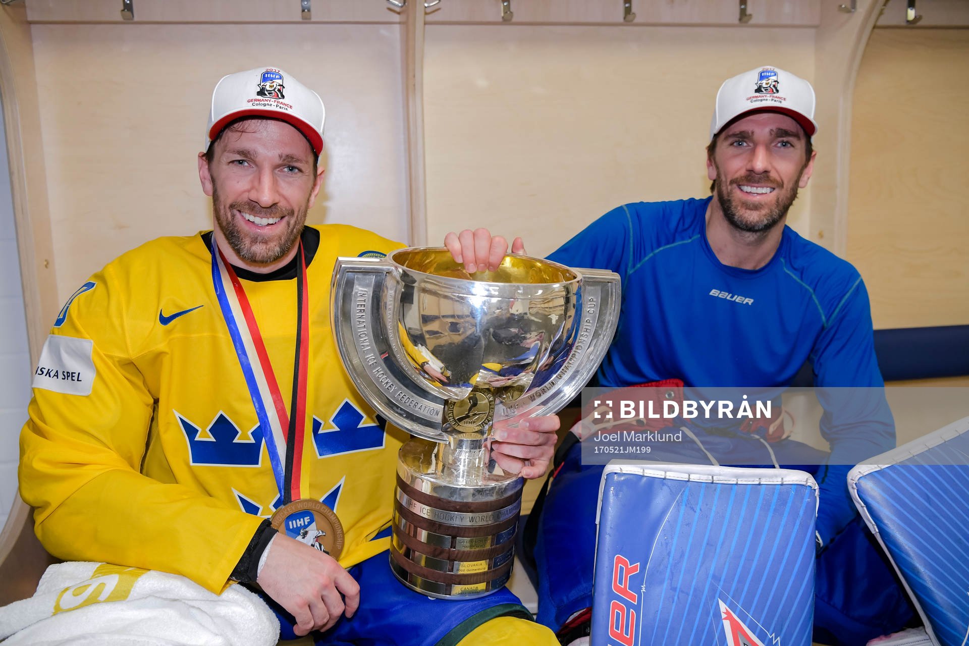 Sveriges Joel Lundqvist och målvakt Henrik Lundqvist