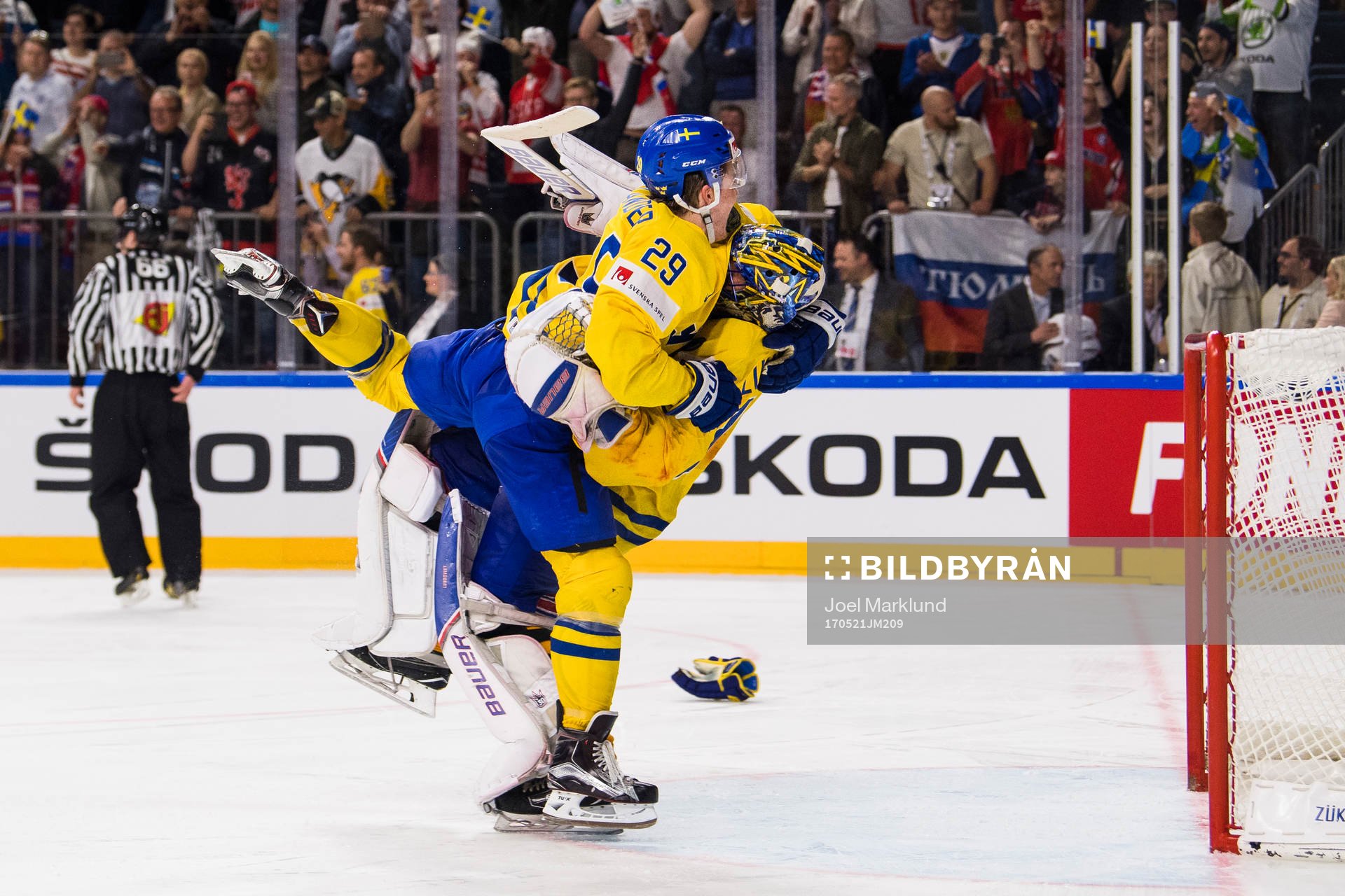 Sveriges William Nylander och målvakt Henrik Lundqvist