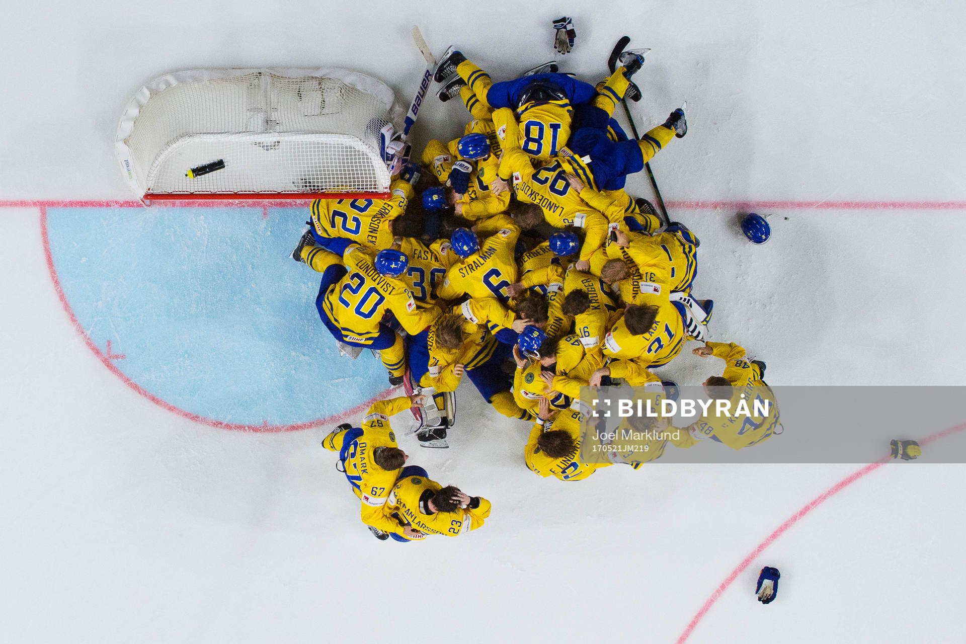 Sveriges spelare jublar