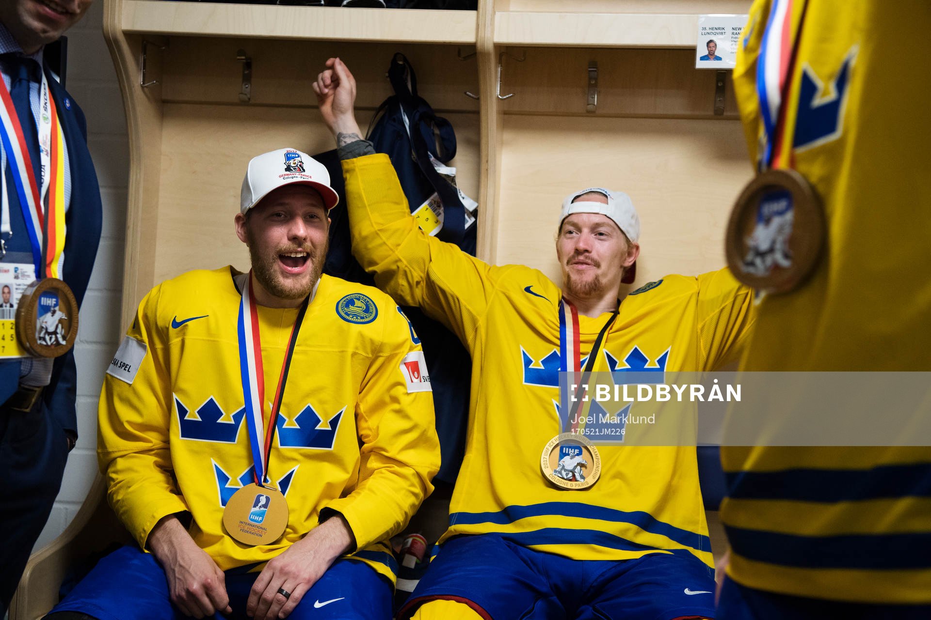 Sveriges Linus Omark och Joakim Nordström jublar  i