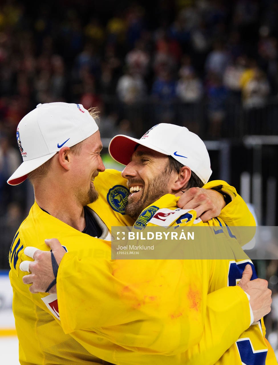 Sveriges Anton Strålman och målvakt Henrik Lundqvist