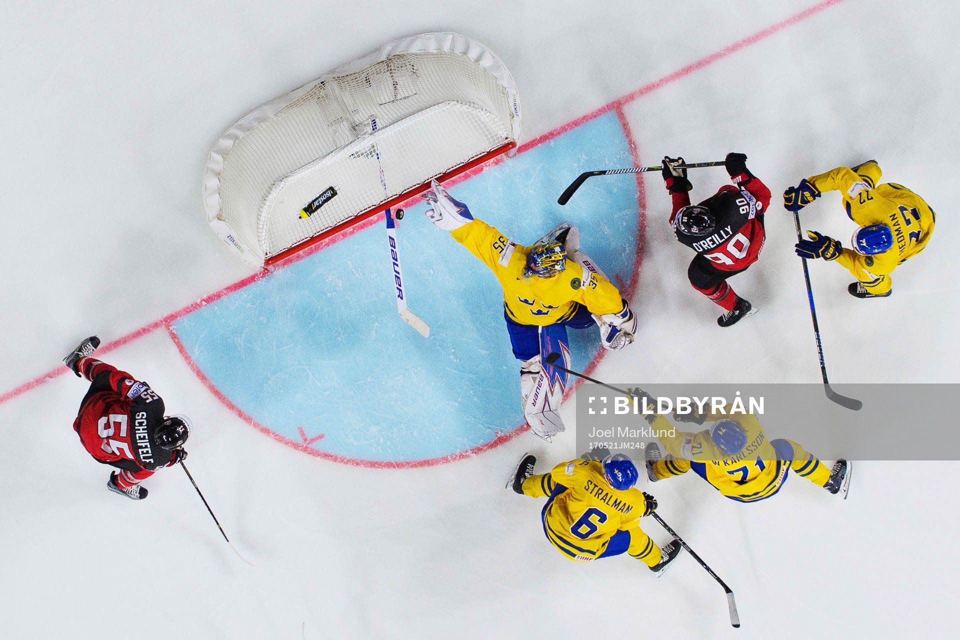 Kanadas Ryan O’Reilly kvitterar till 1-1 bakom Sveriges