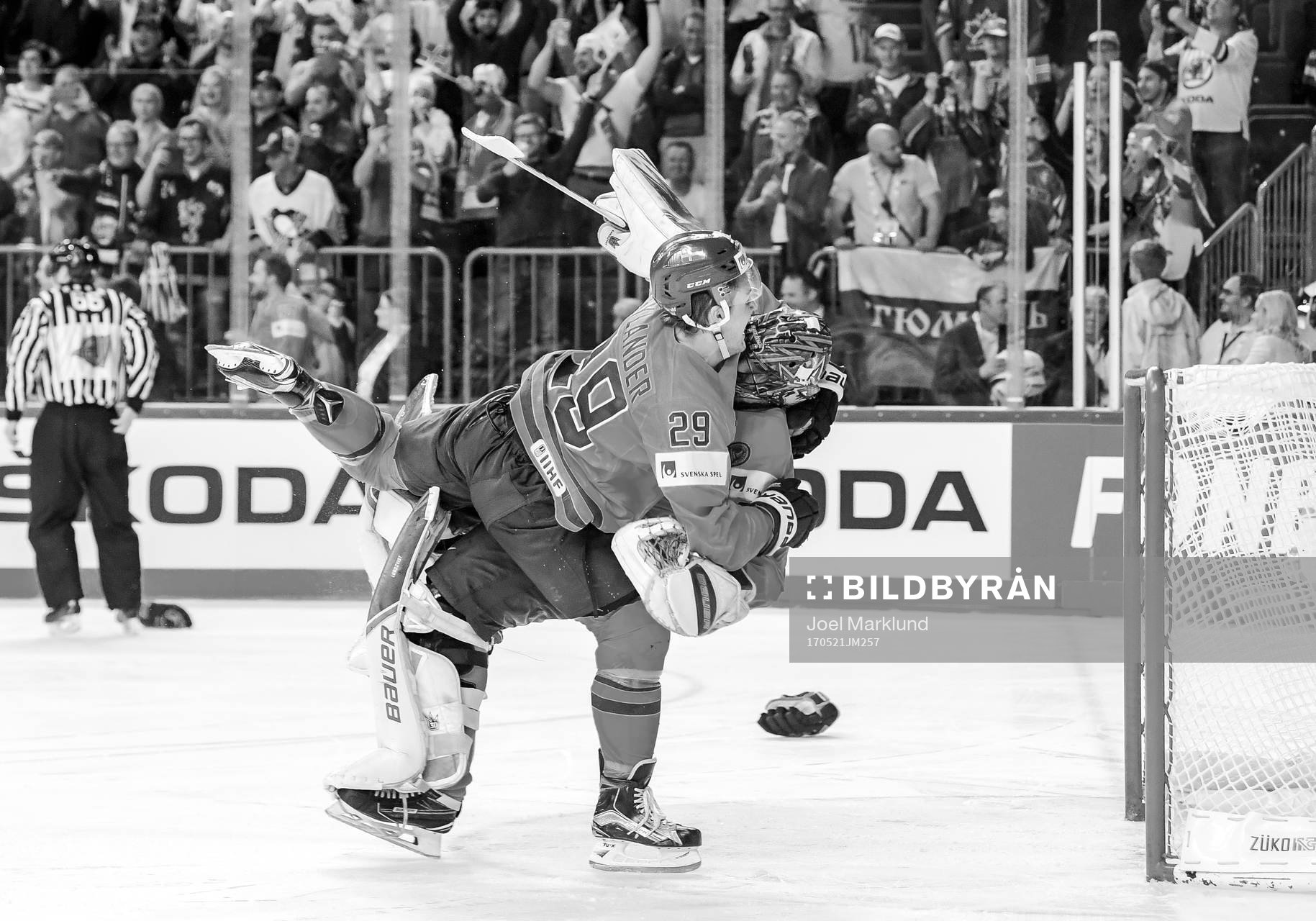 Sveriges William Nylander och målvakt Henrik Lundqvist