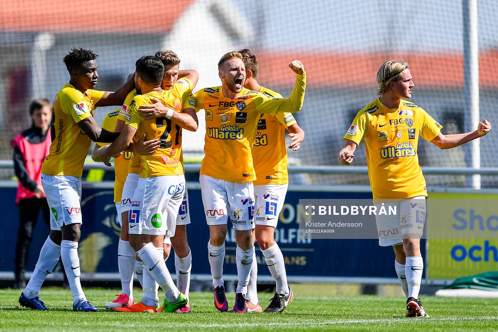 Falkenbergs spelare jublar