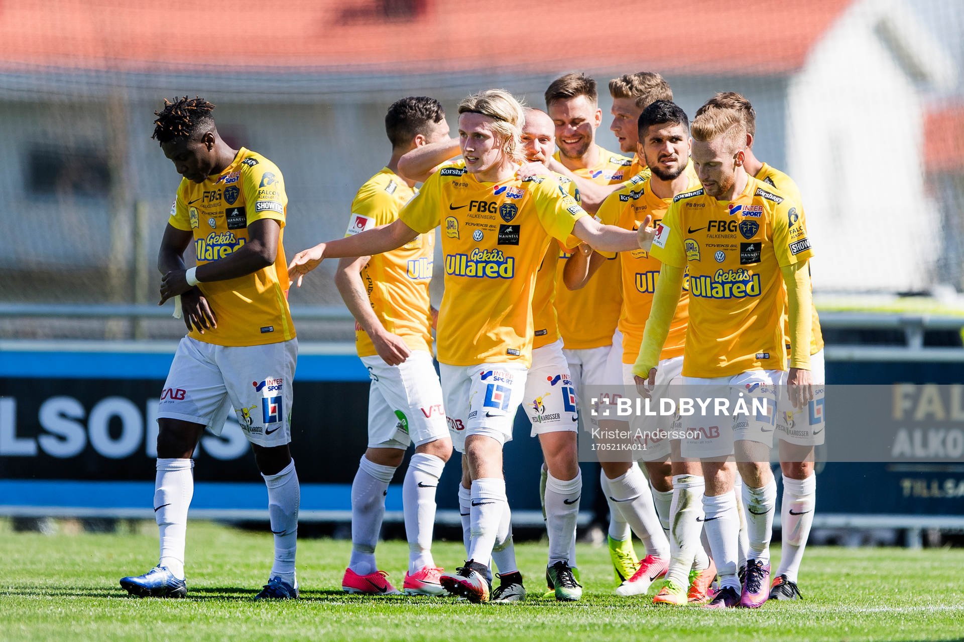 Falkenbergs spelare jublar