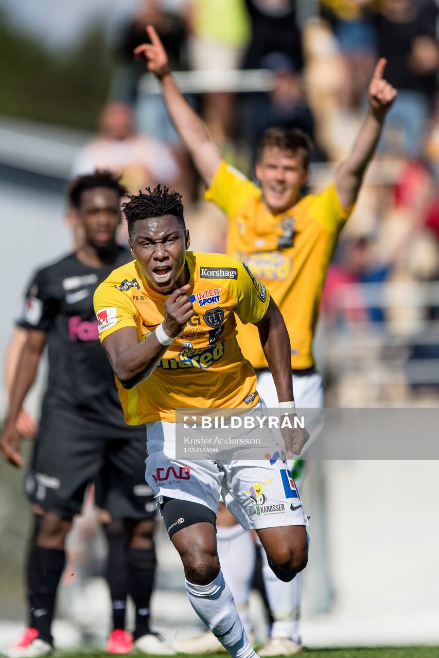 Falkenbergs Dominic Chatto jublar efter 2-0 under fotbollsmatchen i Superettan mellan Falkenberg och Dalkurd den 21 maj 2017 i Falkenberg.