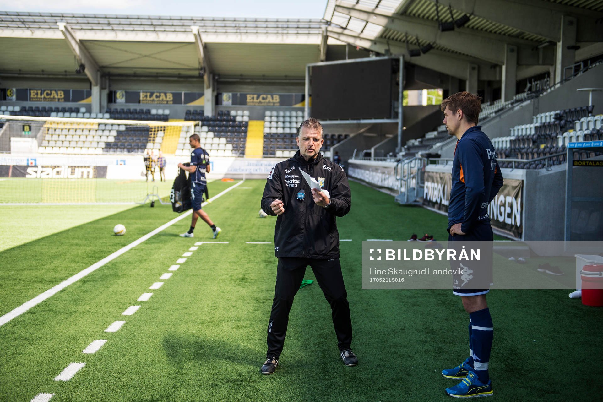 Assisterande tränare Magnus Edlund och Mikael Boman