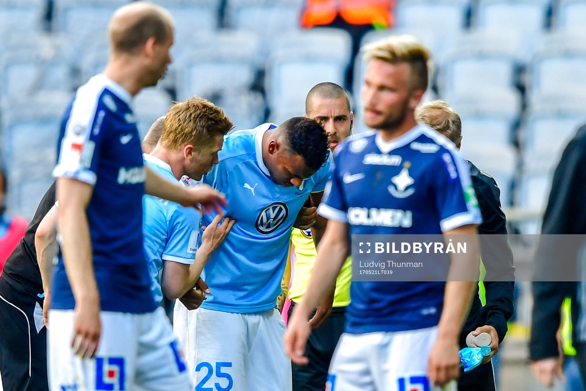 Malmö FFs Felipe Carvalho lämnar planen