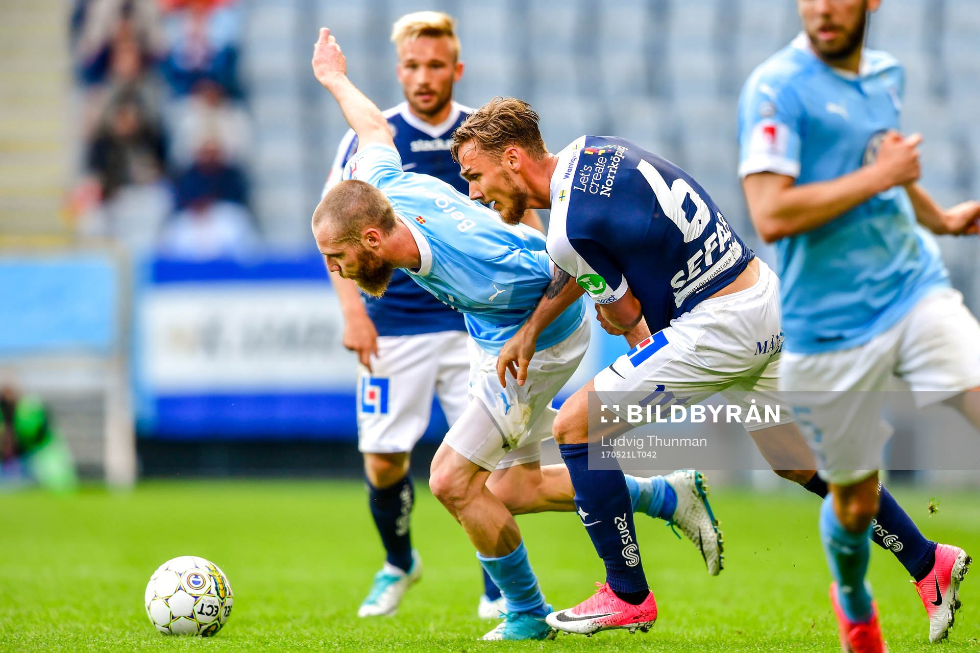 Malmö FFs Jo Inge Berget och Norrköpings Linus Wahlqvist