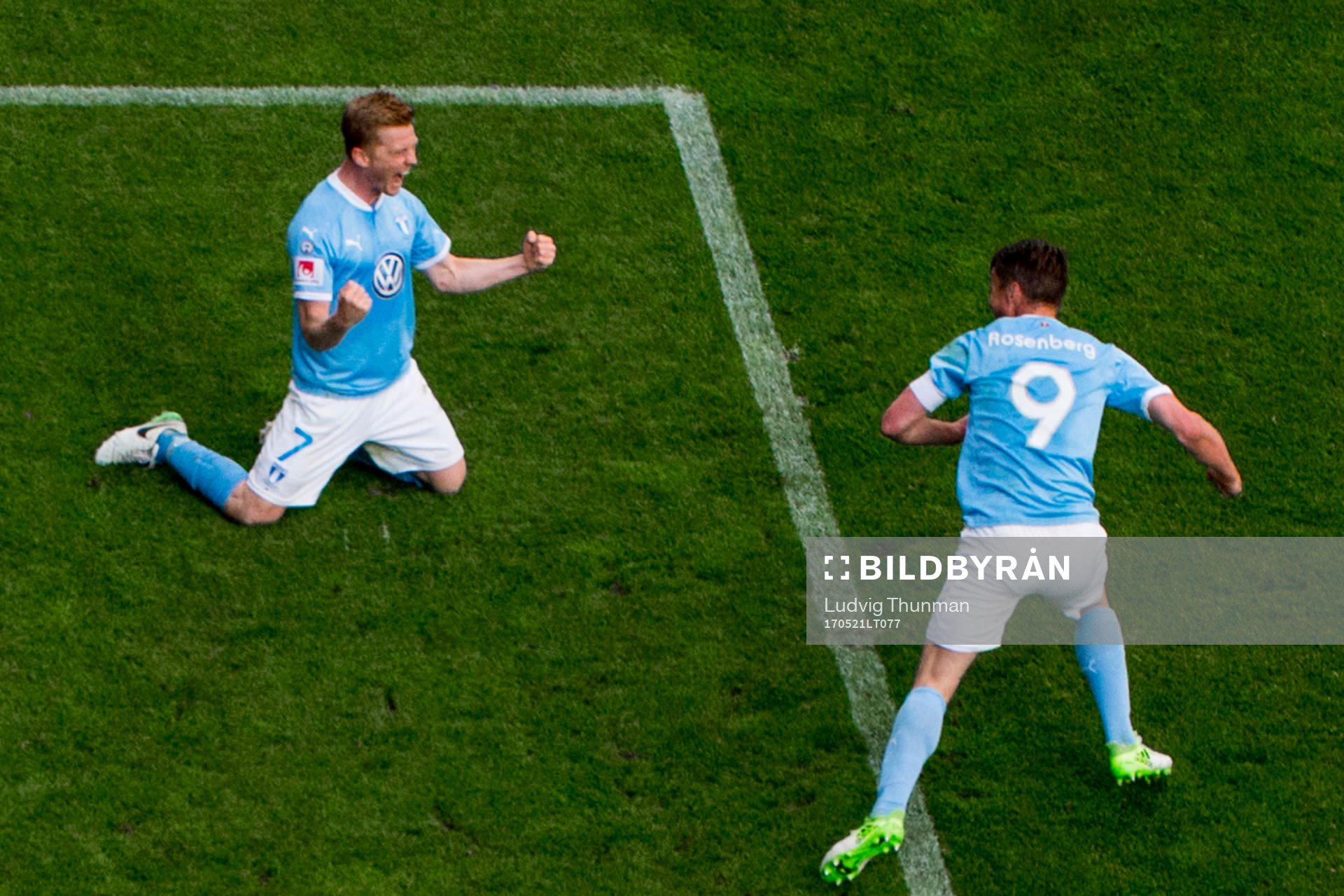 Malmö FFs Anders Christiansen jublar mot Markus Rosenberg