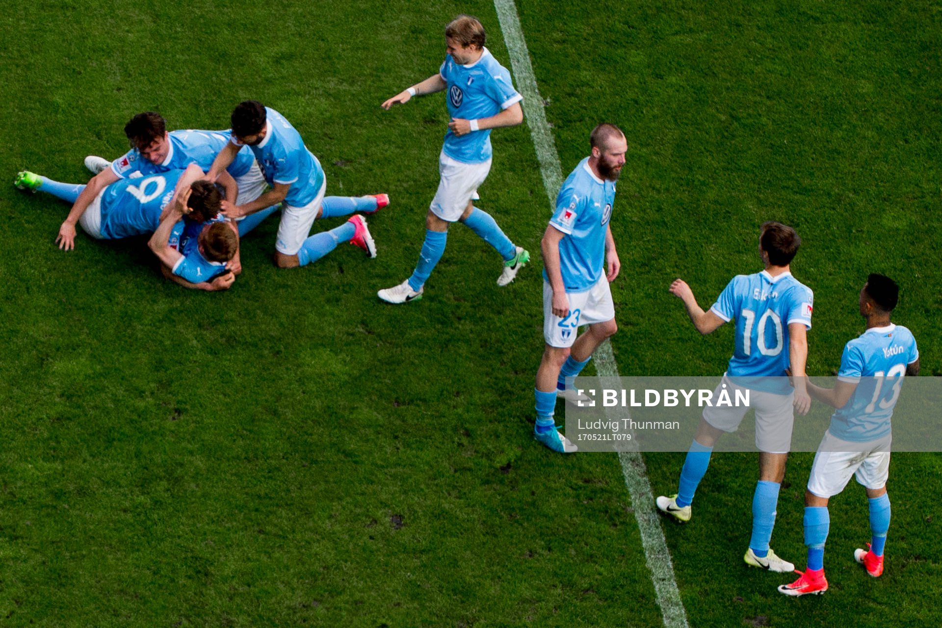 Malmö FFs spelare firar Malmö FFs gjort 1-0