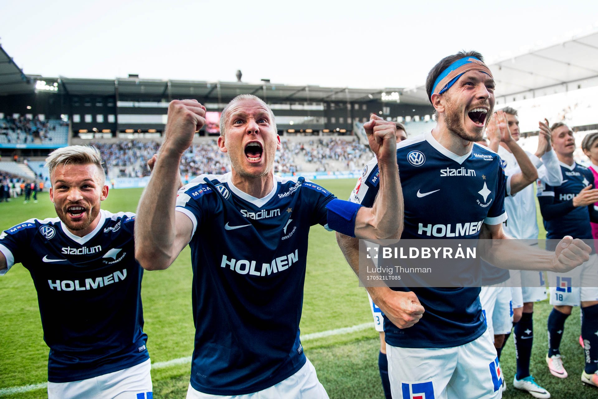 Norrköpings Nicklas Bärkroth, Andreas Johansson och Jon Gudni Fjoluson jublar efter fotbollsmatchen i Allsvenskan mellan Malmö FF och Norrköping den 21 maj 2017 i Malmö.