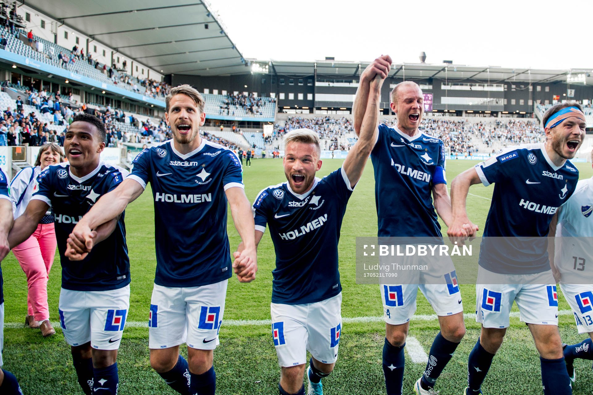 Norrköpings Nicklas Bärkroth, Andreas Johansson och Jon Gudni Fjoluson jublar efter fotbollsmatchen i Allsvenskan mellan Malmö FF och Norrköping den 21 maj 2017 i Malmö.