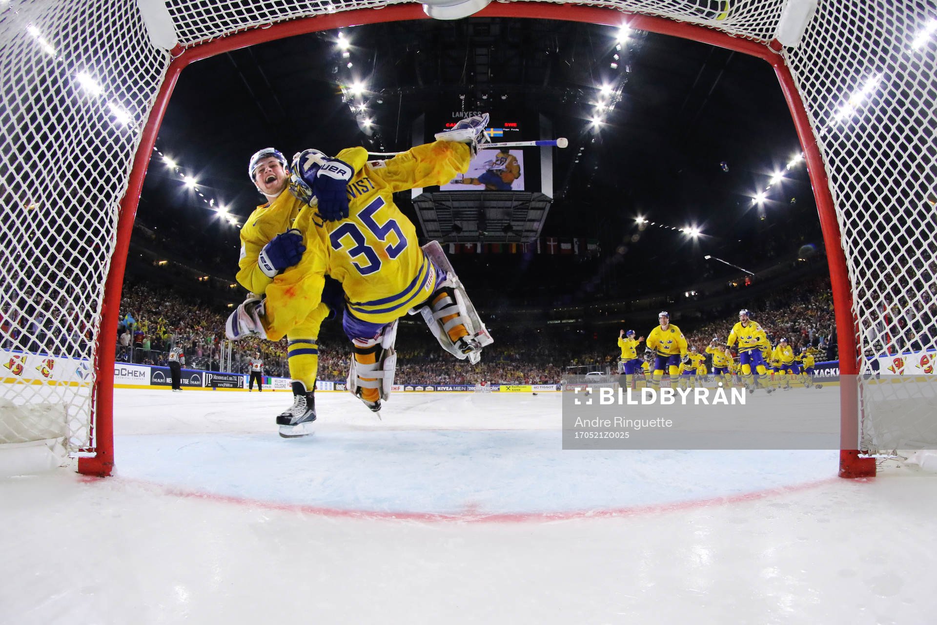 Sveriges målvakt Henrik Lundqvist och William Nylander